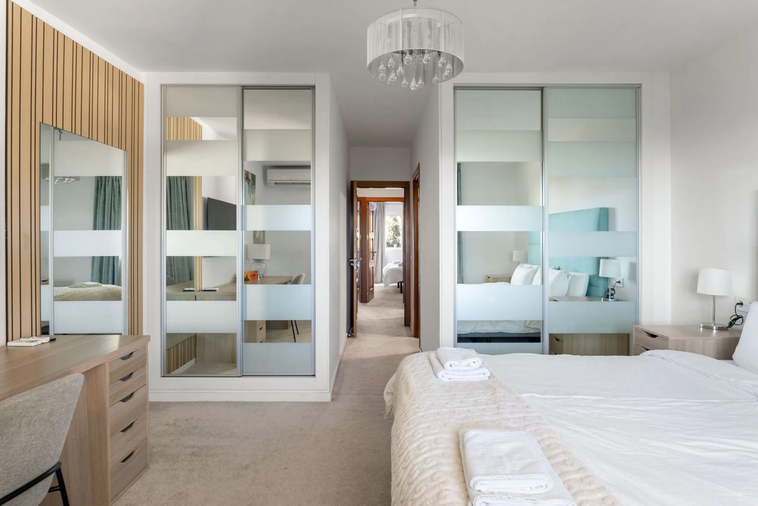 Large top floor 3 bedroom, 2 bathroom apartment right in the centre of Nueva Andalucía, directly opposite Centro Plaza. You can walk to everything, cafés, restaurants, supermarkets, golf, and Puerto Banús, yet the community remains calm and residential.
