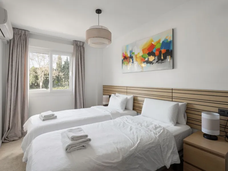 Large top floor 3 bedroom, 2 bathroom apartment right in the centre of Nueva Andalucía, directly opposite Centro Plaza. You can walk to everything, cafés, restaurants, supermarkets, golf, and Puerto Banús, yet the community remains calm and residential.