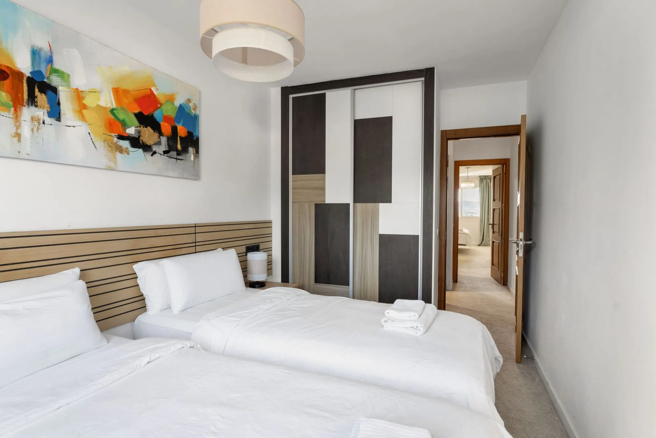 Large top floor 3 bedroom, 2 bathroom apartment right in the centre of Nueva Andalucía, directly opposite Centro Plaza. You can walk to everything, cafés, restaurants, supermarkets, golf, and Puerto Banús, yet the community remains calm and residential.