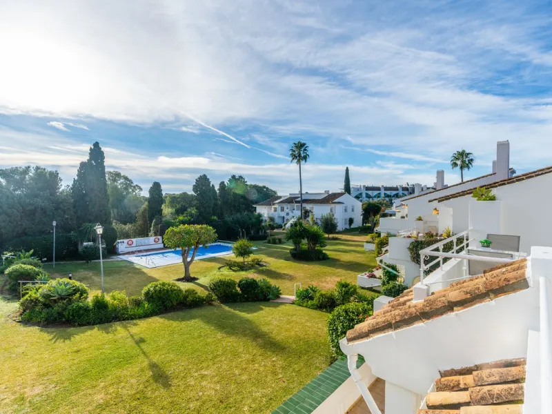 Welcome to this stylish recently renovated 2 bedroom, 2 bathroom apartment.