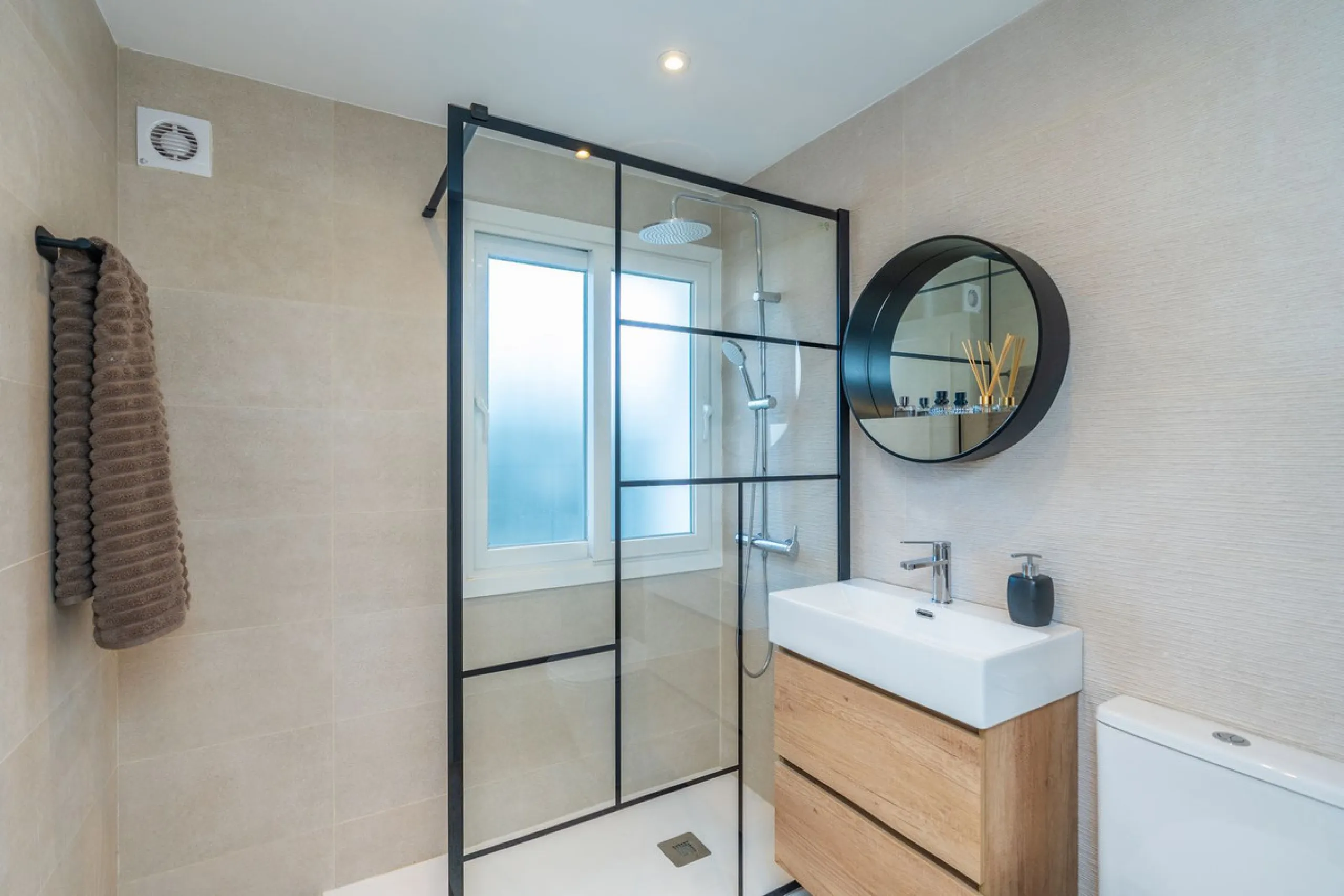 Welcome to this stylish recently renovated 2 bedroom, 2 bathroom apartment.