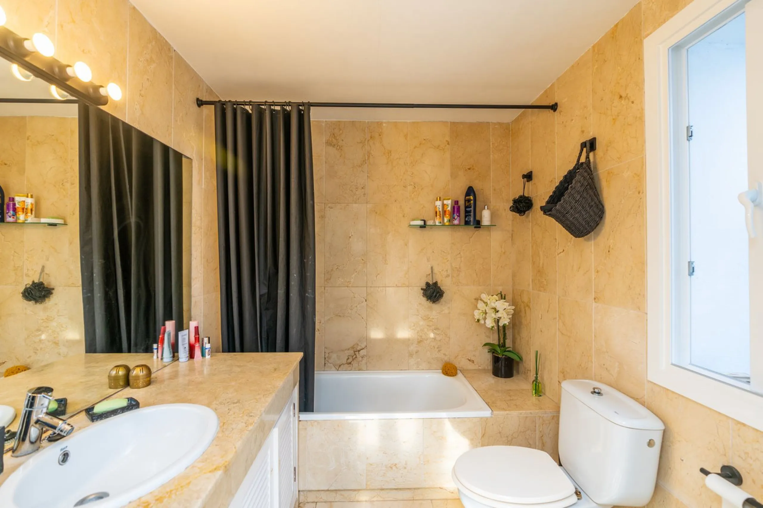 Welcome to this stylish recently renovated 2 bedroom, 2 bathroom apartment.