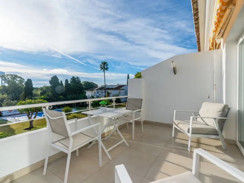Welcome to this stylish recently renovated 2 bedroom, 2 bathroom apartment.