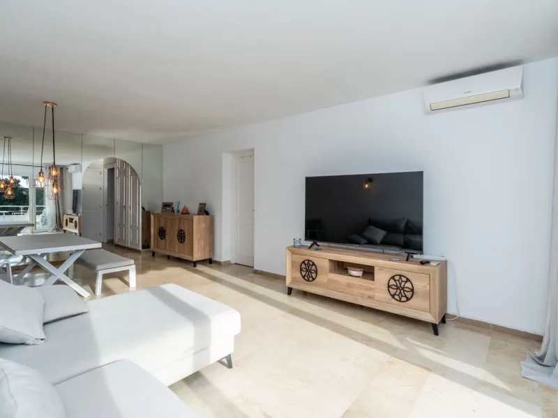 Welcome to this stylish recently renovated 2 bedroom, 2 bathroom apartment.