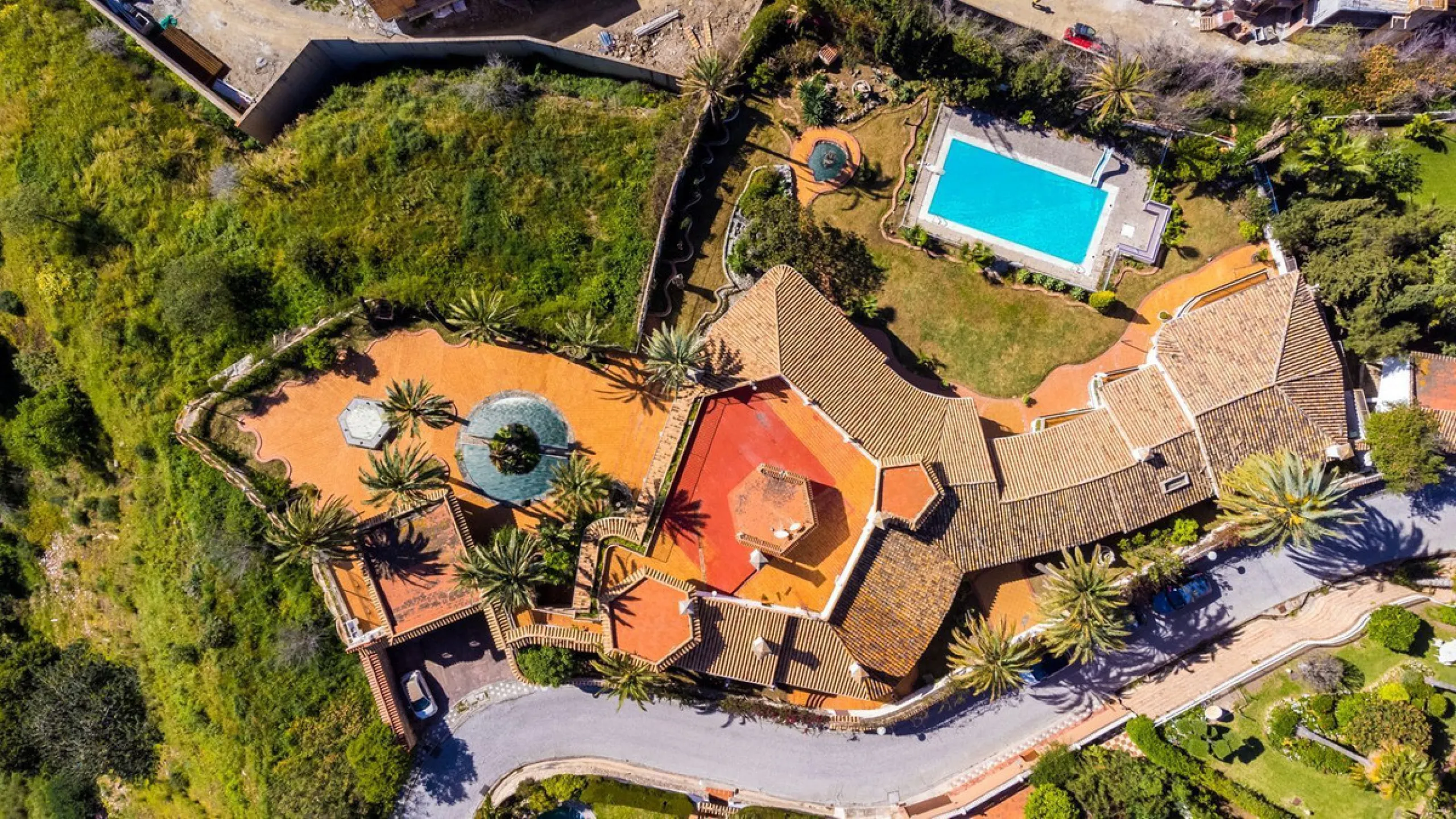 Welcome to an extraordinary opportunity to own a magnificent mansion in the heart of Torremuelle, Costa del Sol. Spanning an impressive 1,146 square meters of luxurious living space, set on a vast 3,077 square meter plot, this estate offers a lifestyle of