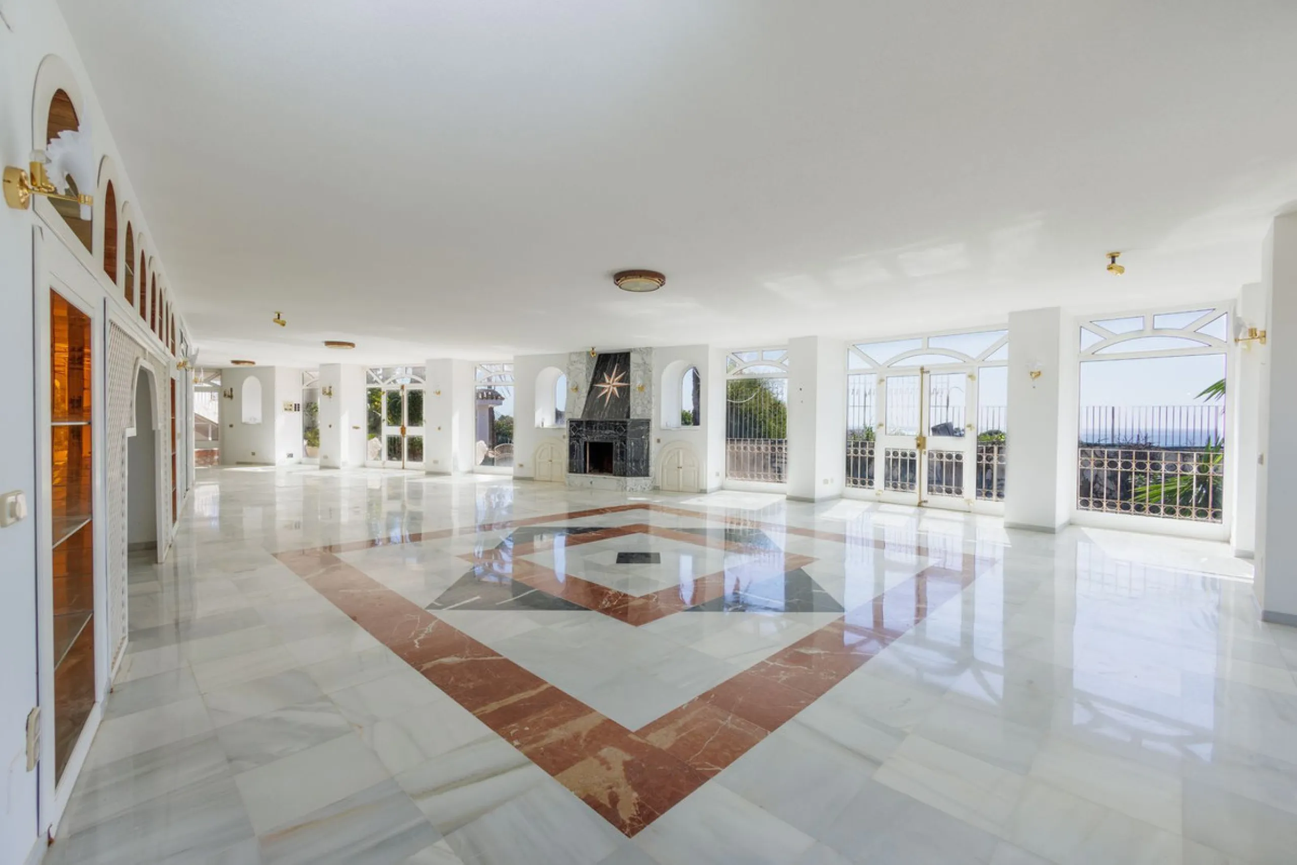 Welcome to an extraordinary opportunity to own a magnificent mansion in the heart of Torremuelle, Costa del Sol. Spanning an impressive 1,146 square meters of luxurious living space, set on a vast 3,077 square meter plot, this estate offers a lifestyle of
