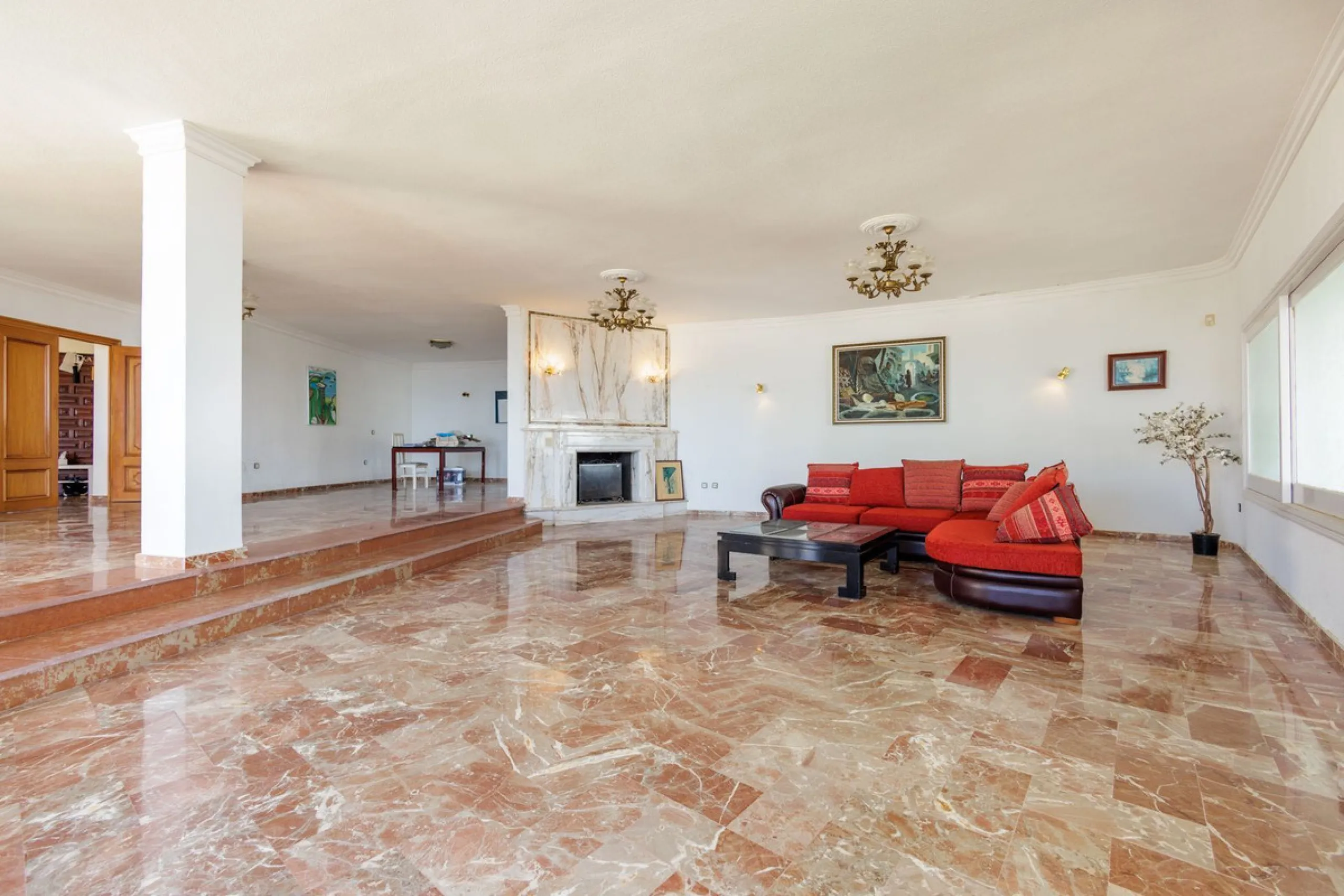 Welcome to an extraordinary opportunity to own a magnificent mansion in the heart of Torremuelle, Costa del Sol. Spanning an impressive 1,146 square meters of luxurious living space, set on a vast 3,077 square meter plot, this estate offers a lifestyle of