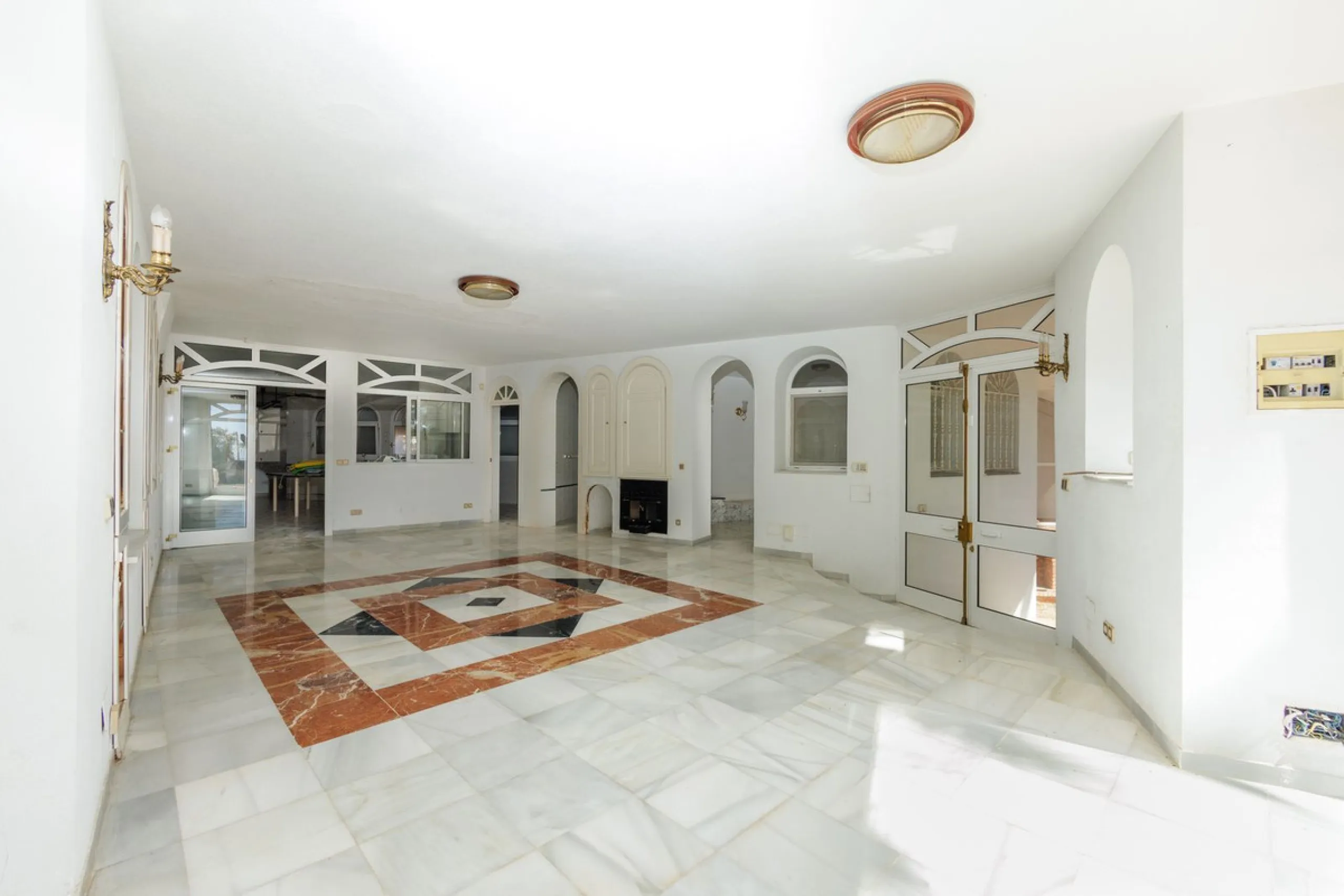Welcome to an extraordinary opportunity to own a magnificent mansion in the heart of Torremuelle, Costa del Sol. Spanning an impressive 1,146 square meters of luxurious living space, set on a vast 3,077 square meter plot, this estate offers a lifestyle of
