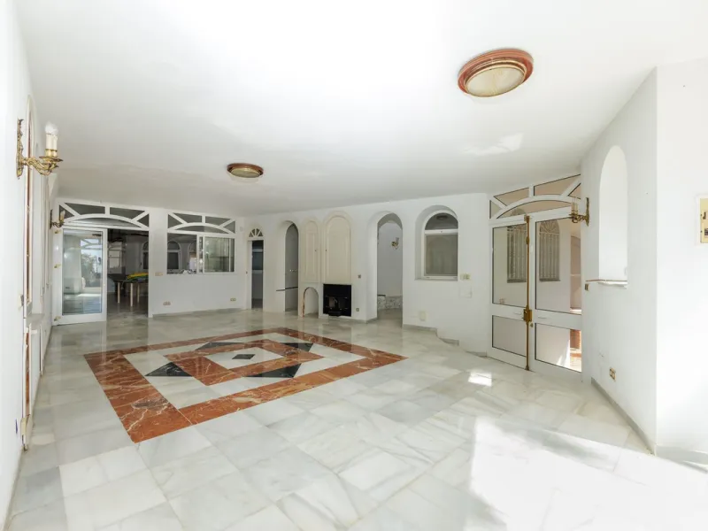 Welcome to an extraordinary opportunity to own a magnificent mansion in the heart of Torremuelle, Costa del Sol. Spanning an impressive 1,146 square meters of luxurious living space, set on a vast 3,077 square meter plot, this estate offers a lifestyle of