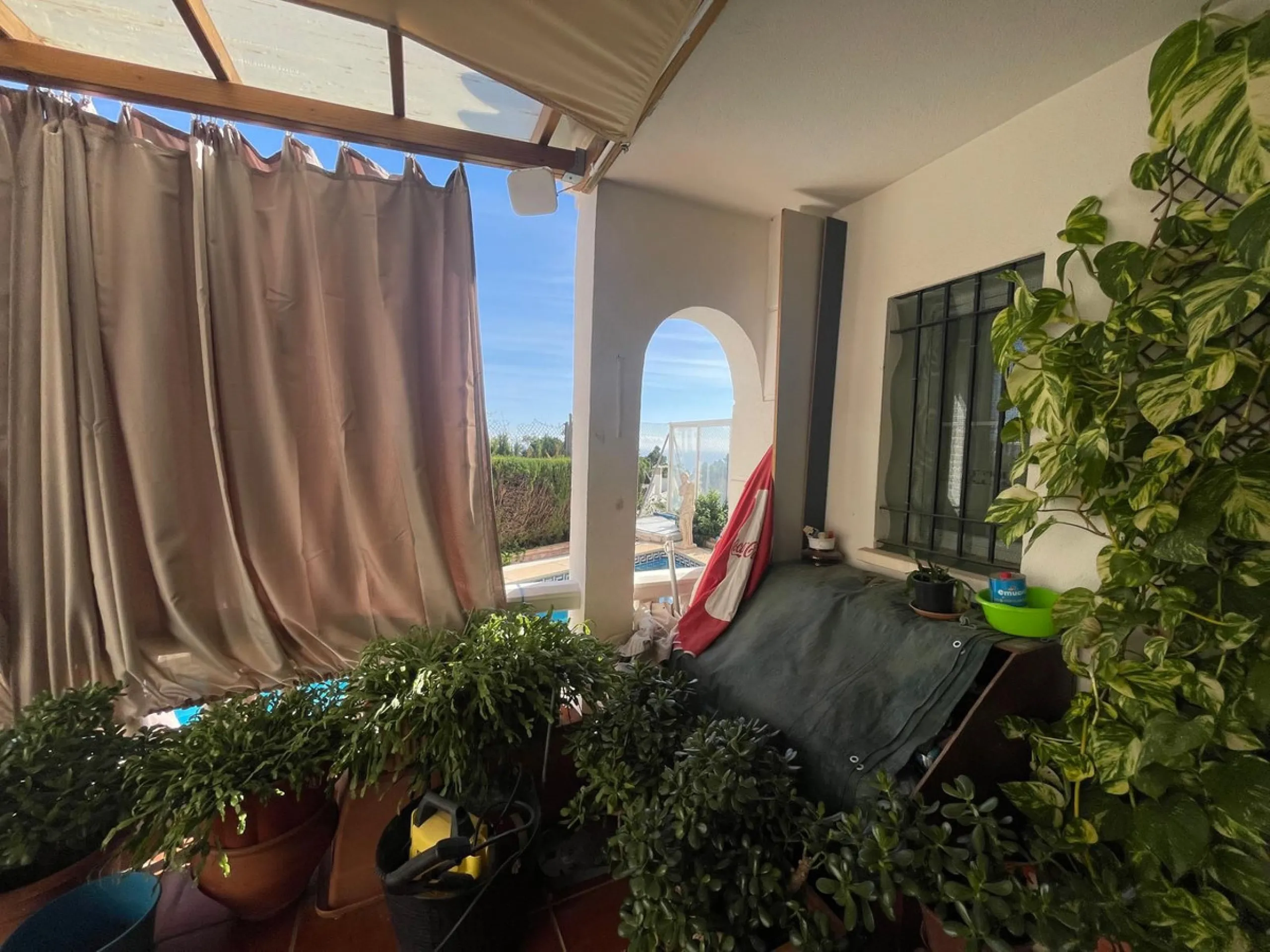 Corner town house with interior elevator in Benalmádena, Arroyo de la Miel, with sea views and a privileged location.