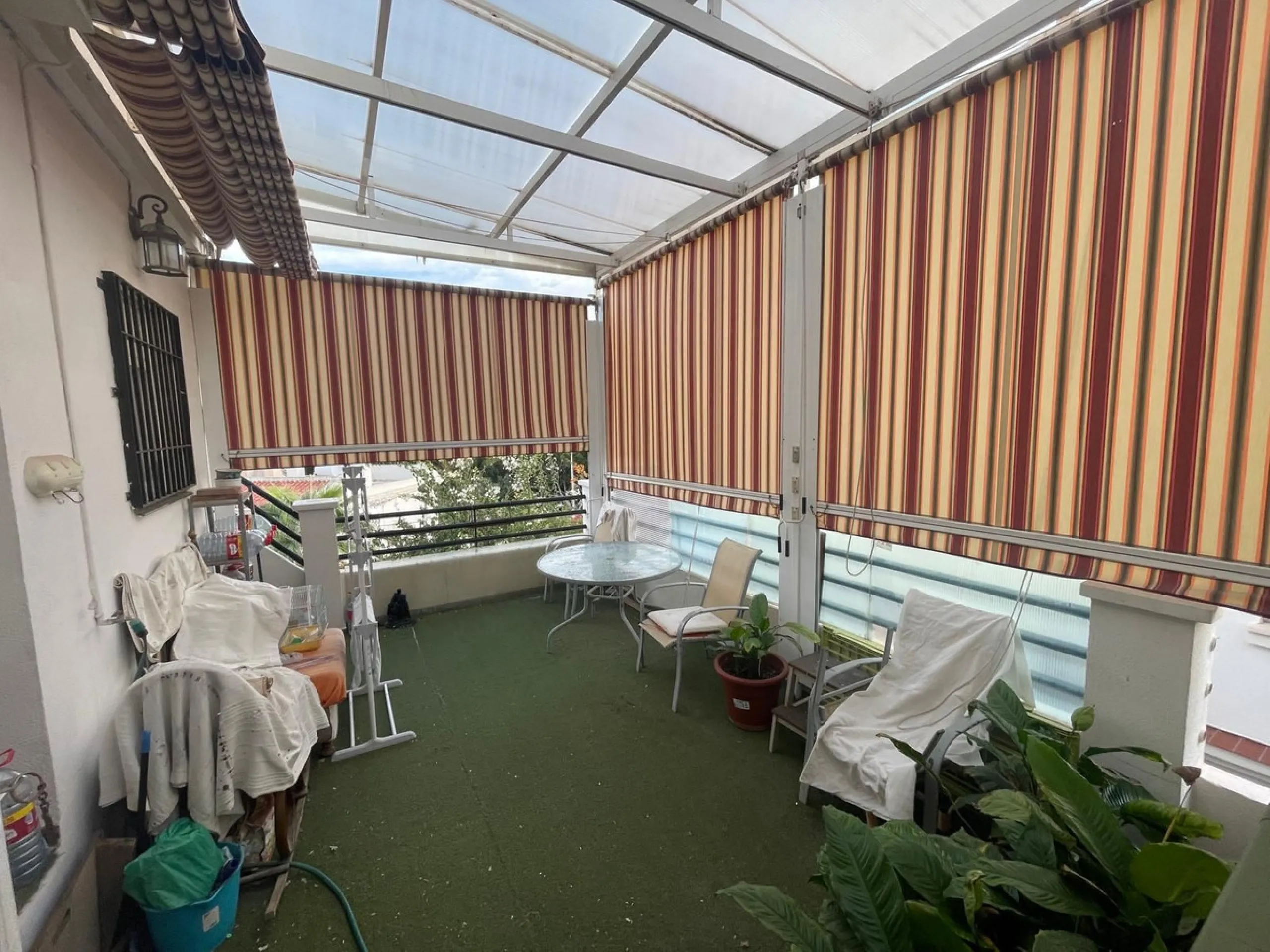 Corner town house with interior elevator in Benalmádena, Arroyo de la Miel, with sea views and a privileged location.
