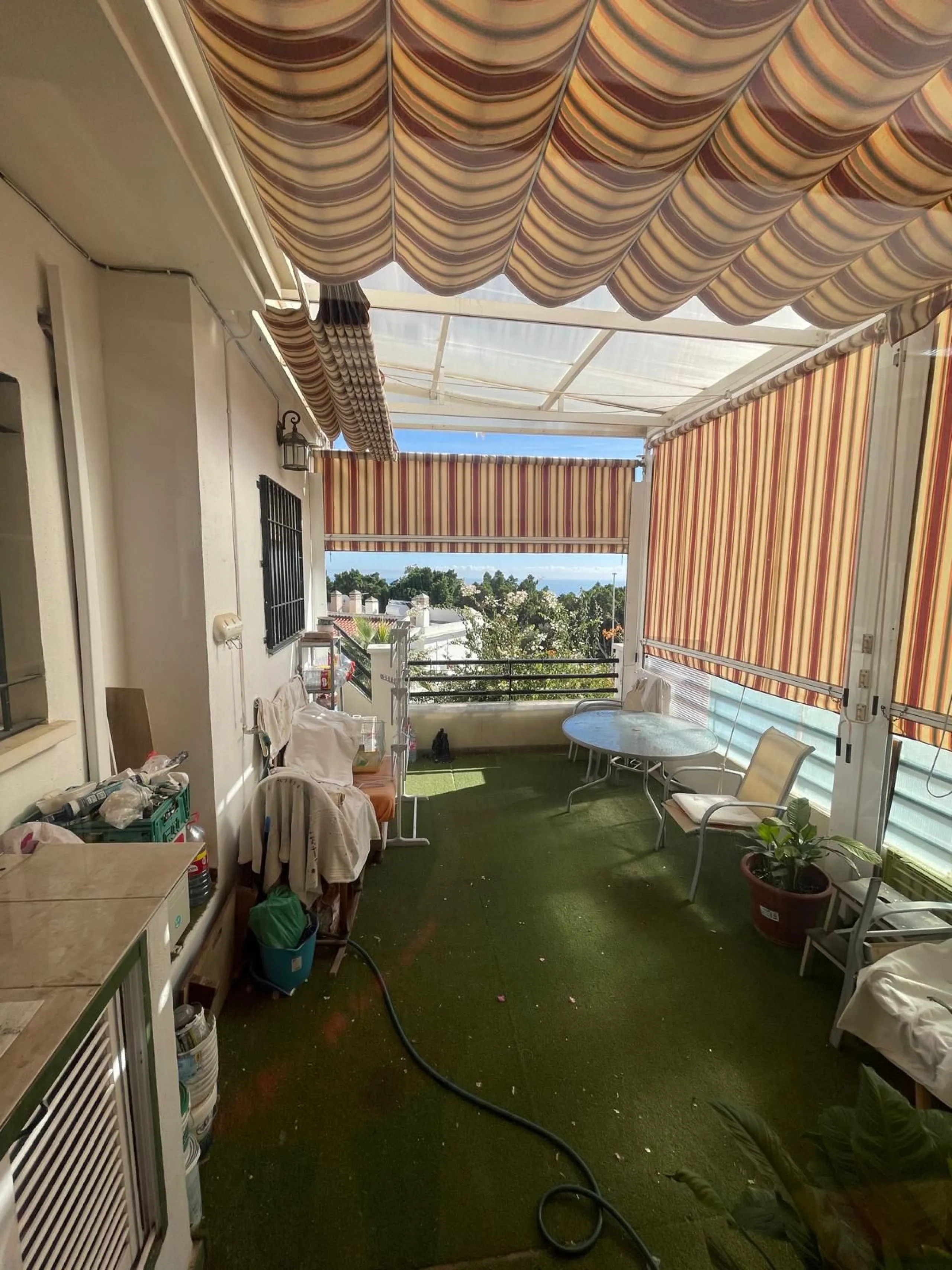 Corner town house with interior elevator in Benalmádena, Arroyo de la Miel, with sea views and a privileged location.