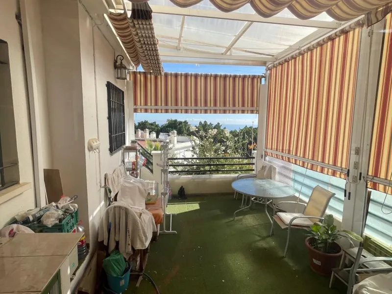 Corner town house with interior elevator in Benalmádena, Arroyo de la Miel, with sea views and a privileged location.