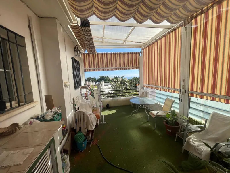 Corner town house with interior elevator in Benalmádena, Arroyo de la Miel, with sea views and a privileged location.