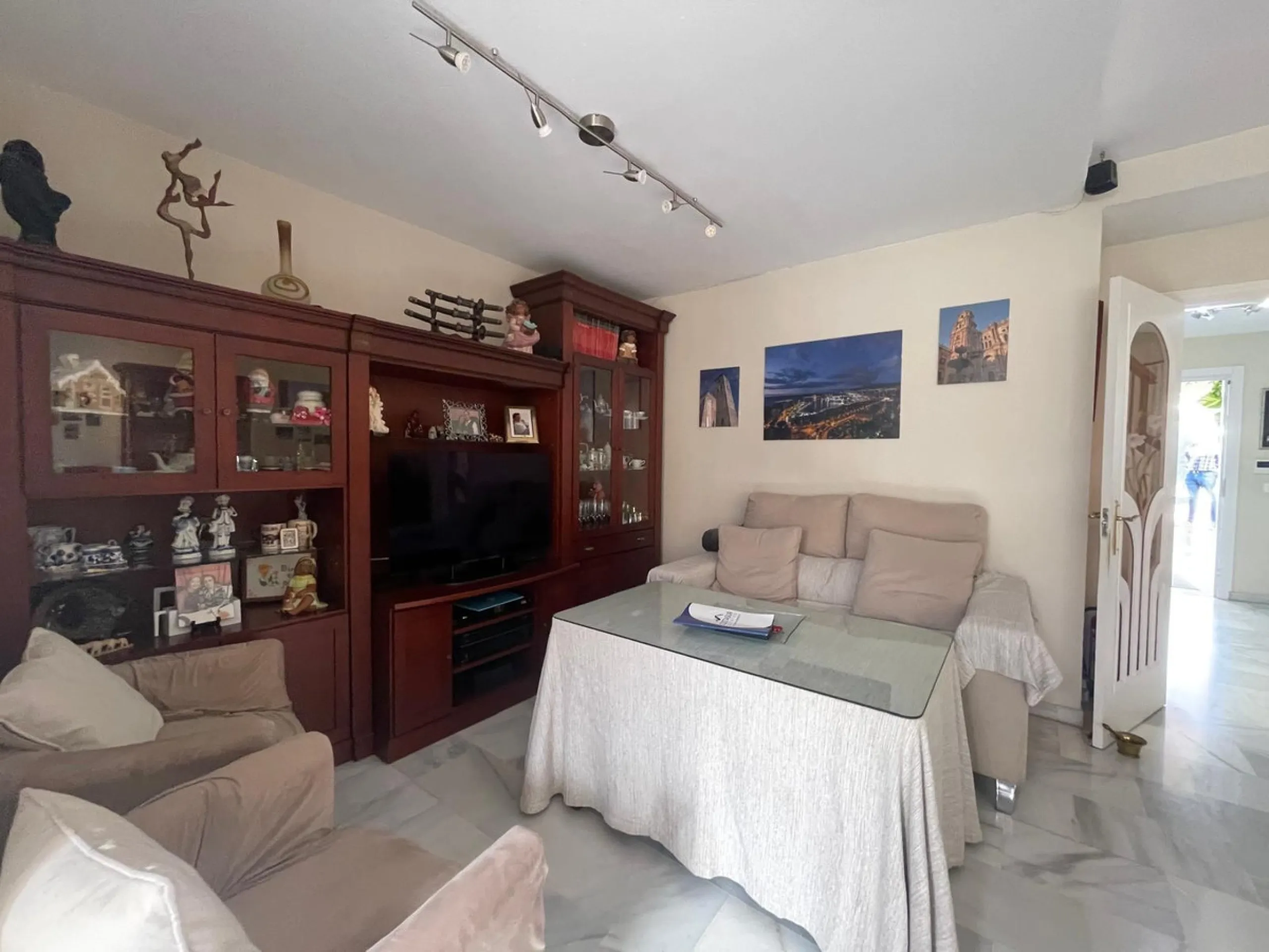 Corner town house with interior elevator in Benalmádena, Arroyo de la Miel, with sea views and a privileged location.