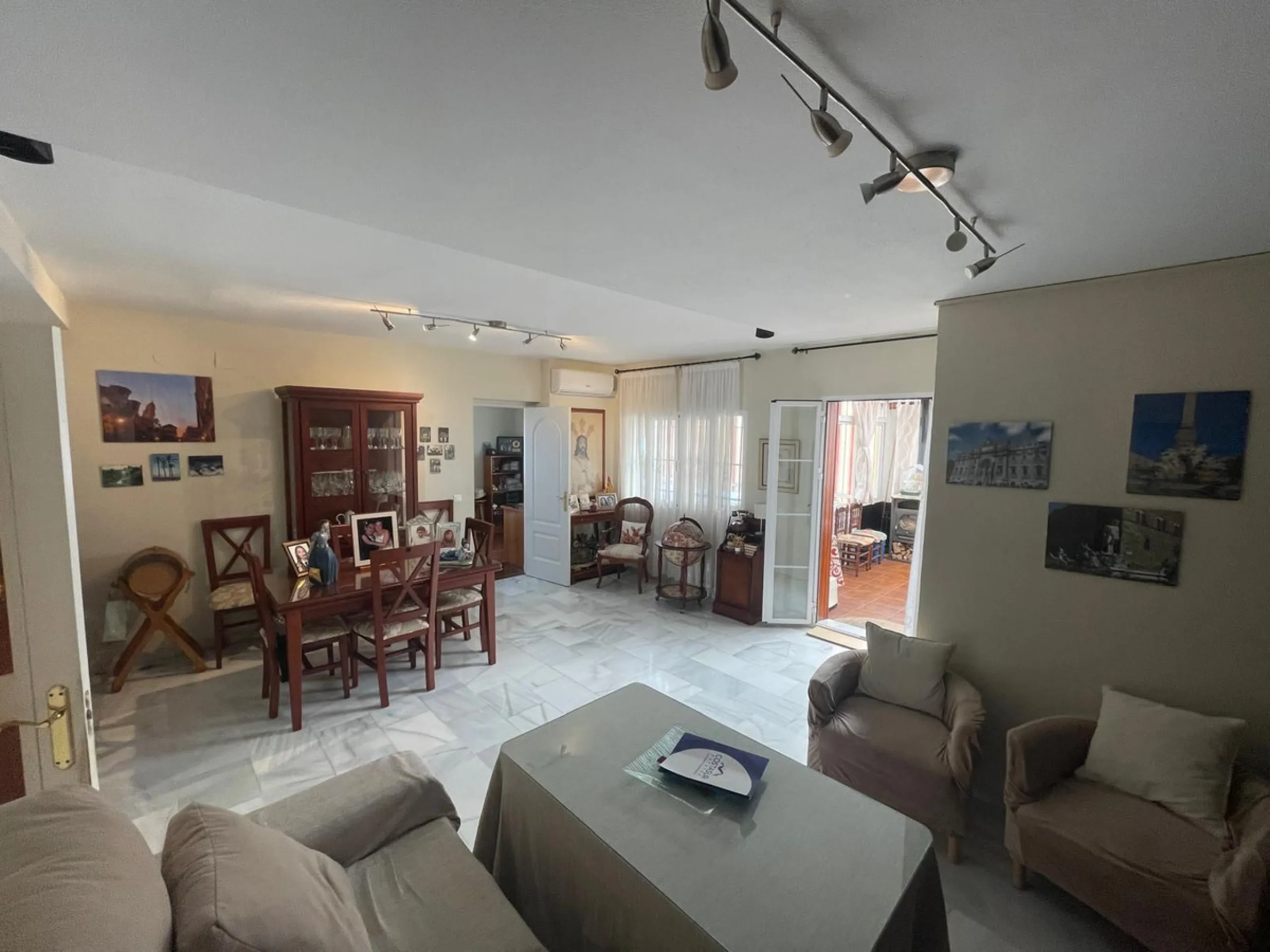 Corner town house with interior elevator in Benalmádena, Arroyo de la Miel, with sea views and a privileged location.
