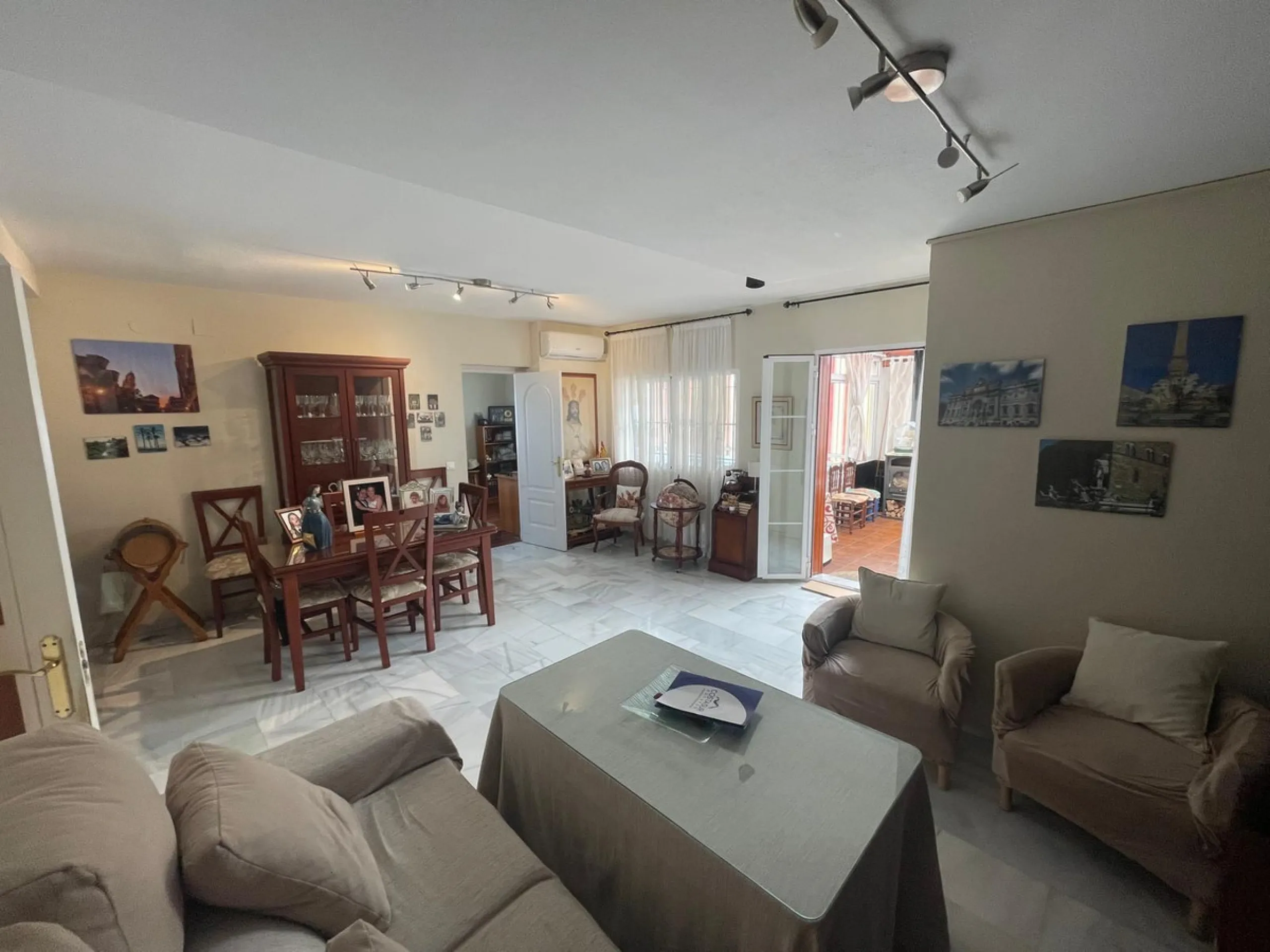 Corner town house with interior elevator in Benalmádena, Arroyo de la Miel, with sea views and a privileged location.
