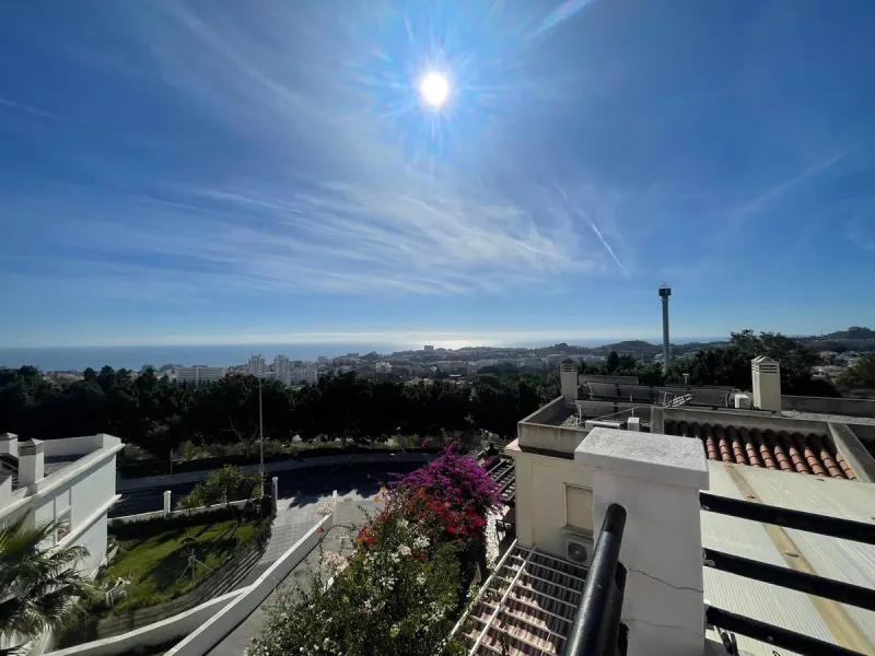 Corner town house with interior elevator in Benalmádena, Arroyo de la Miel, with sea views and a privileged location.