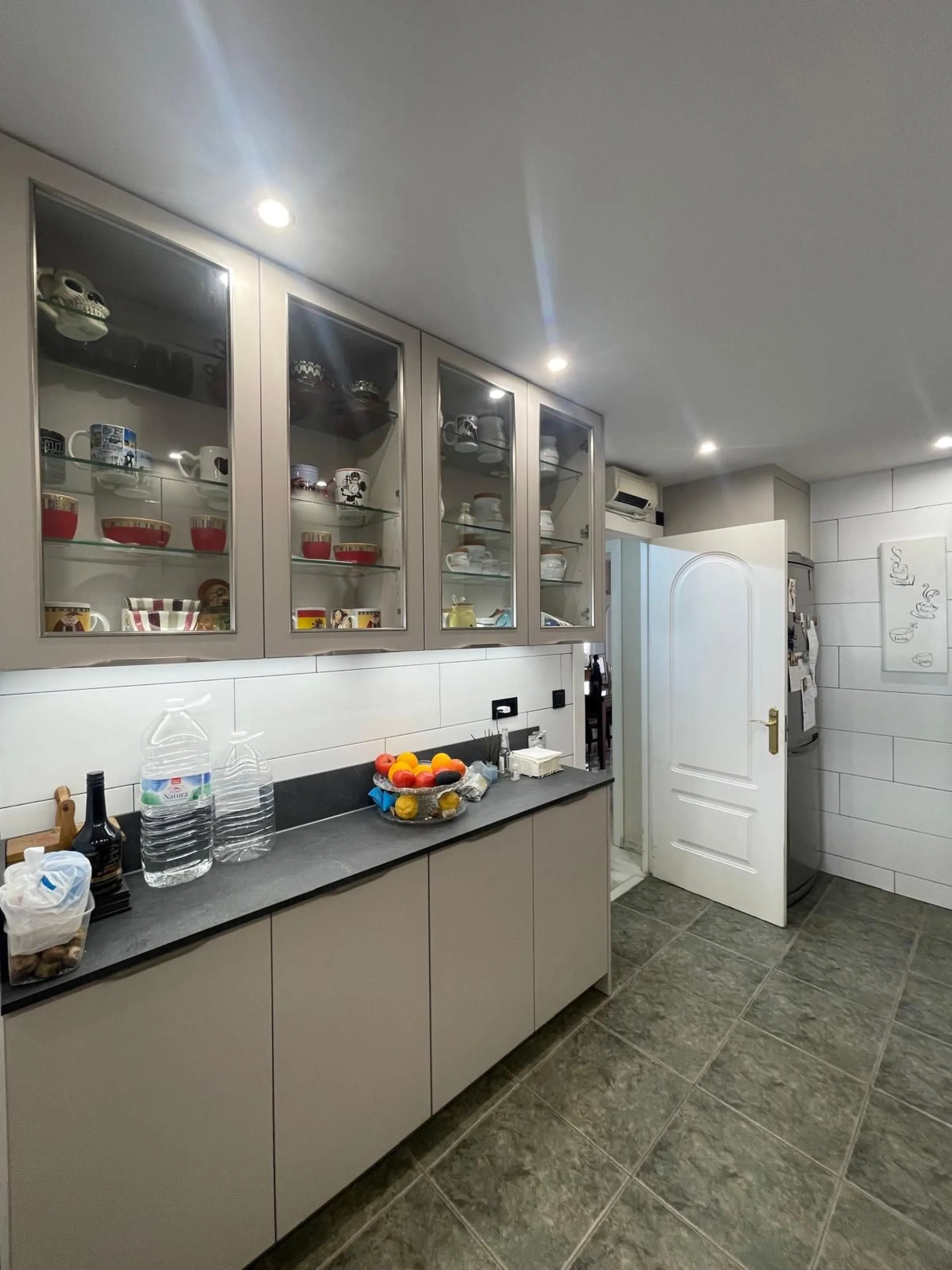 Corner town house with interior elevator in Benalmádena, Arroyo de la Miel, with sea views and a privileged location.
