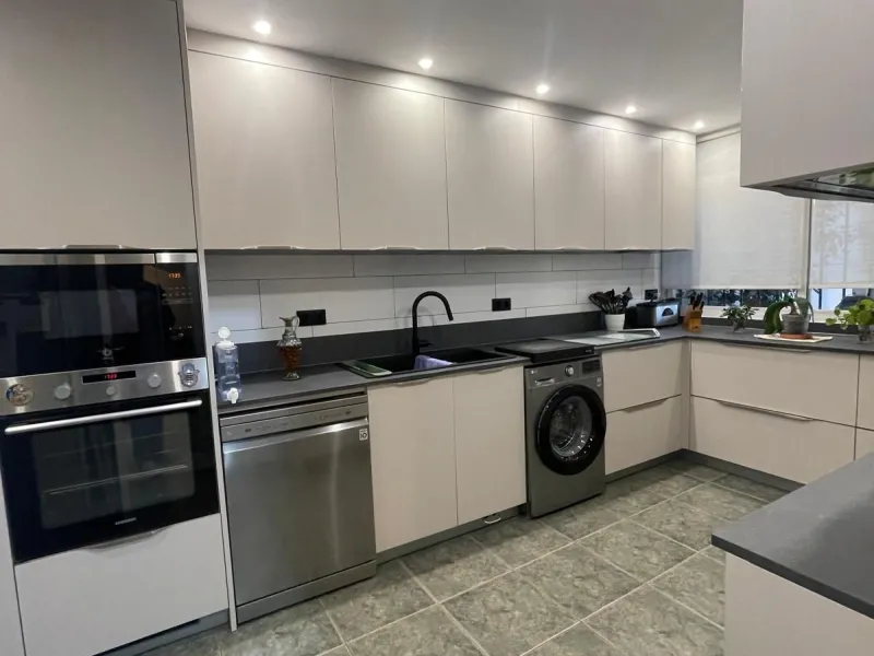 Corner town house with interior elevator in Benalmádena, Arroyo de la Miel, with sea views and a privileged location.