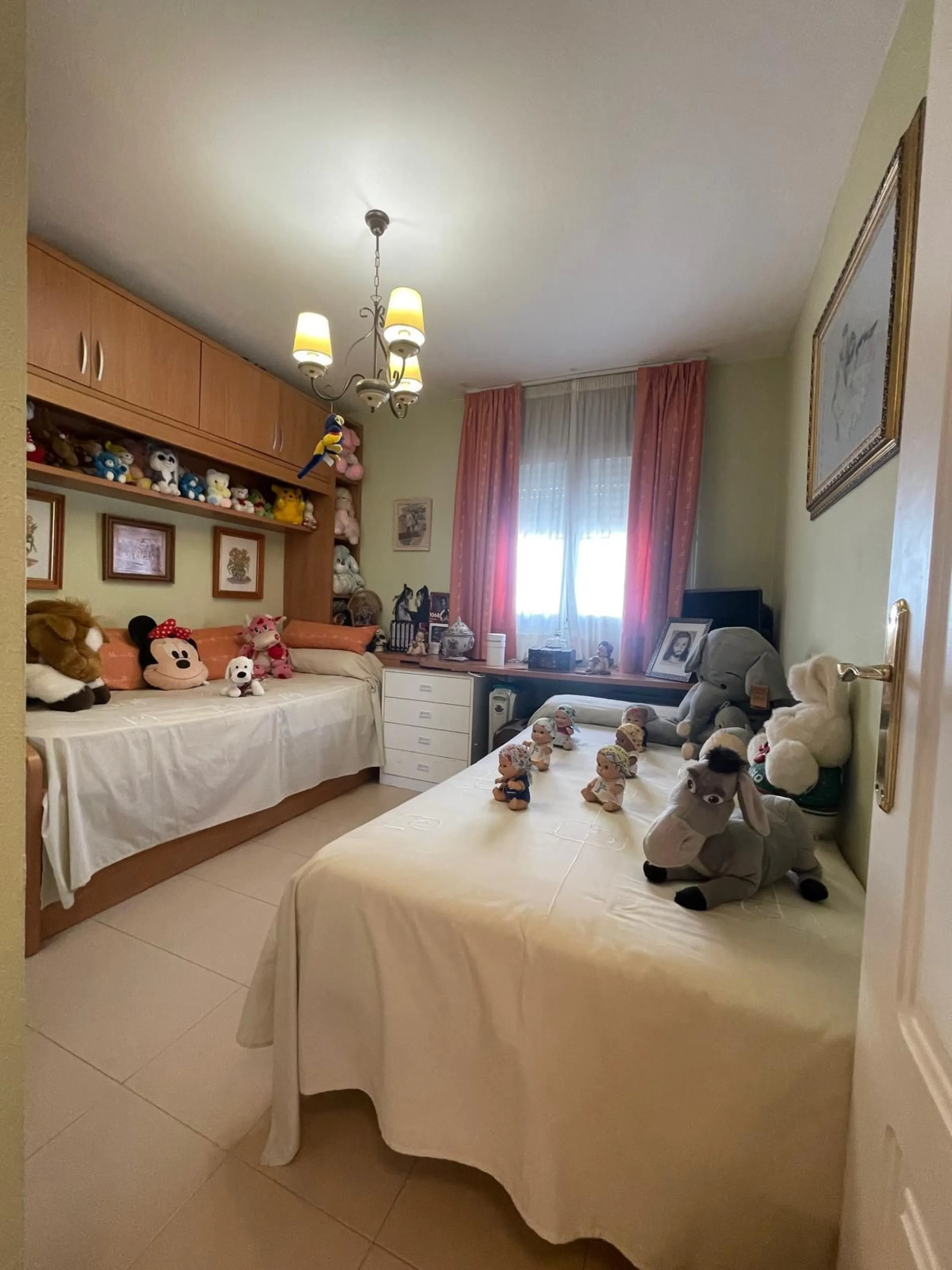 Corner town house with interior elevator in Benalmádena, Arroyo de la Miel, with sea views and a privileged location.