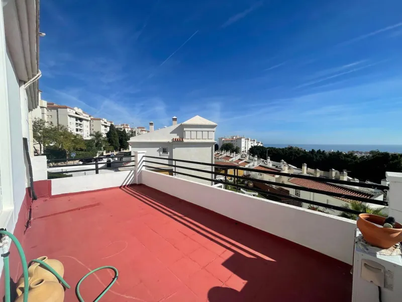 Corner town house with interior elevator in Benalmádena, Arroyo de la Miel, with sea views and a privileged location.