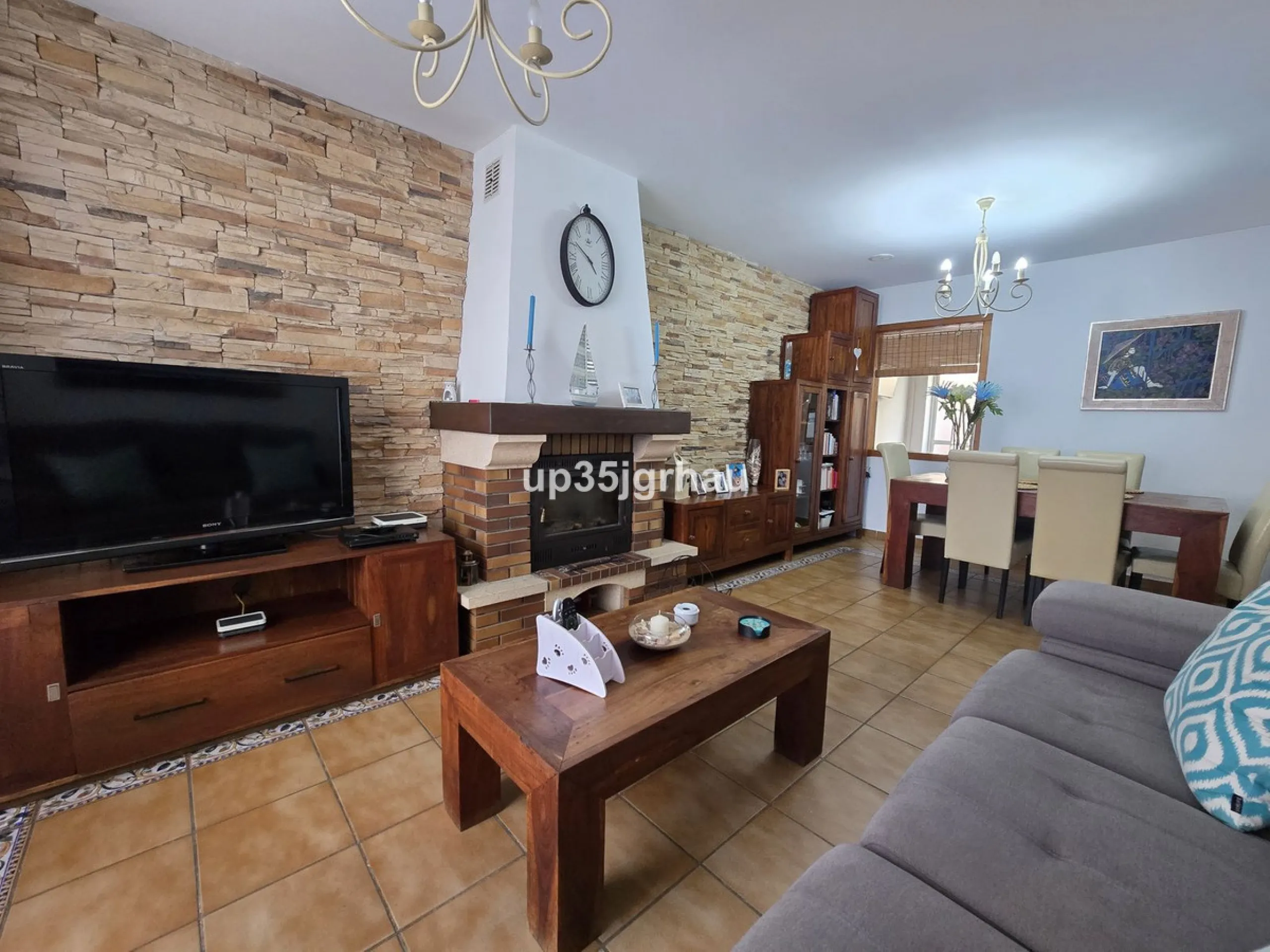 A magnificent 4-bedroom townhouse (195 m2) is for sale in Cancelada. This spacious and bright family home faces south and is located in a quiet and highly sought-after area of ​​Cancelada, ideal for families.