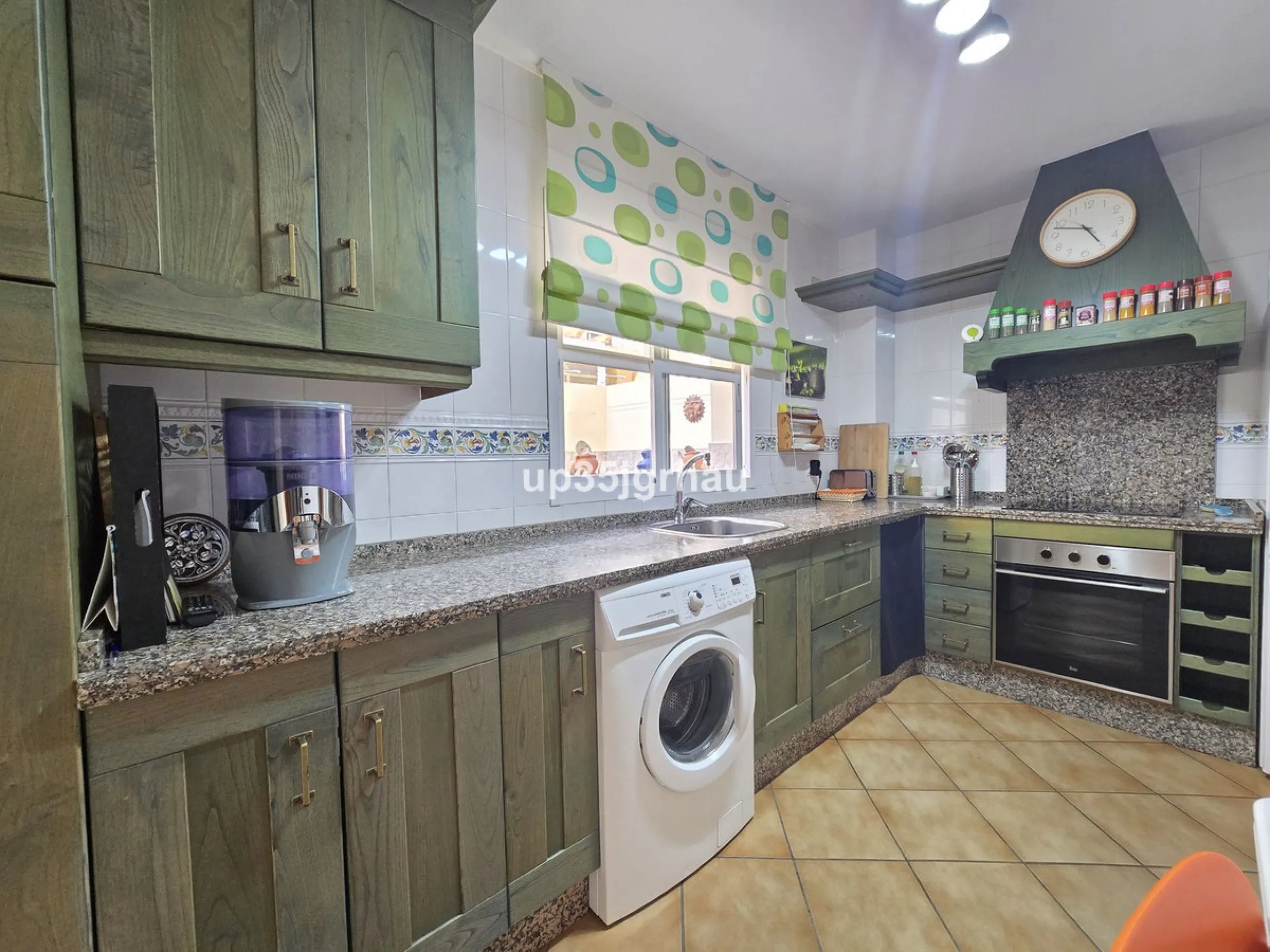A magnificent 4-bedroom townhouse (195 m2) is for sale in Cancelada. This spacious and bright family home faces south and is located in a quiet and highly sought-after area of ​​Cancelada, ideal for families.