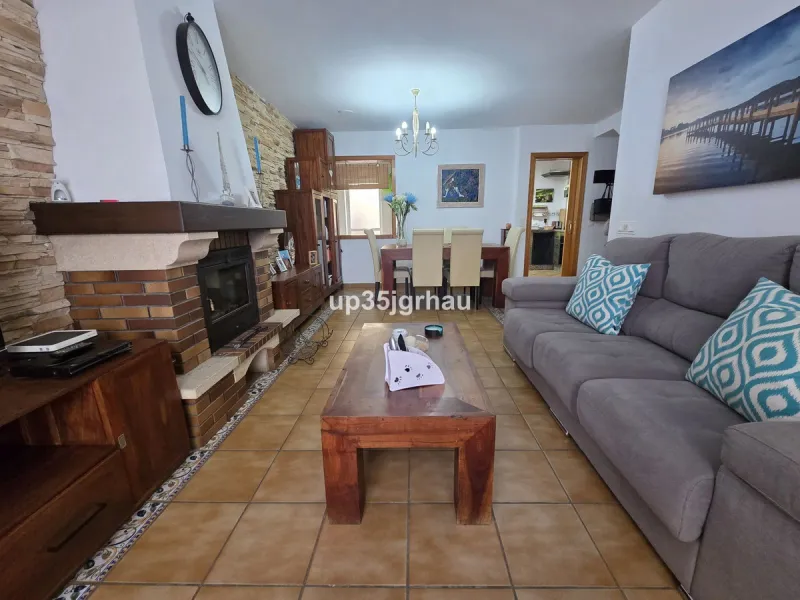 A magnificent 4-bedroom townhouse (195 m2) is for sale in Cancelada. This spacious and bright family home faces south and is located in a quiet and highly sought-after area of ​​Cancelada, ideal for families.
