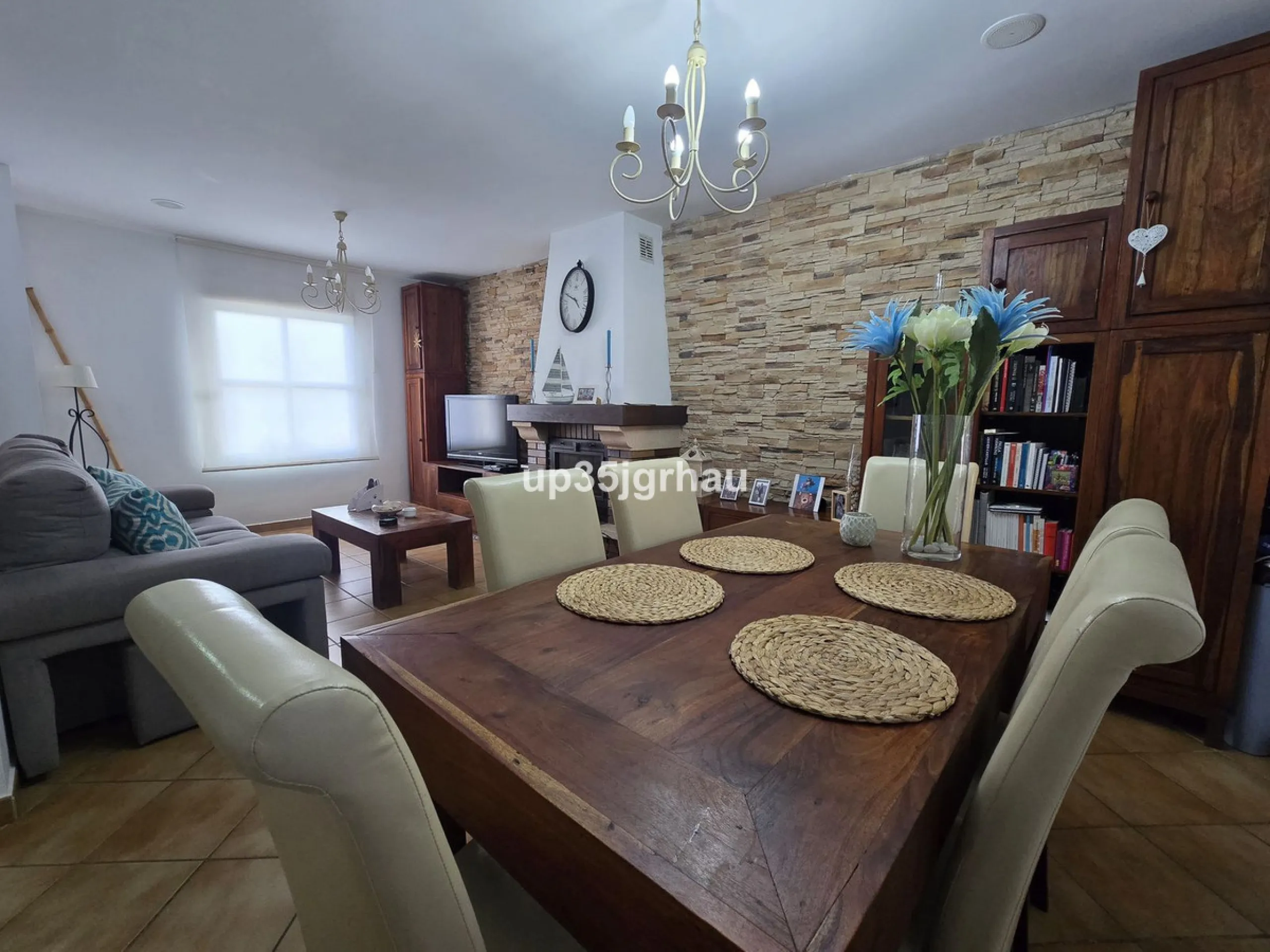 A magnificent 4-bedroom townhouse (195 m2) is for sale in Cancelada. This spacious and bright family home faces south and is located in a quiet and highly sought-after area of ​​Cancelada, ideal for families.