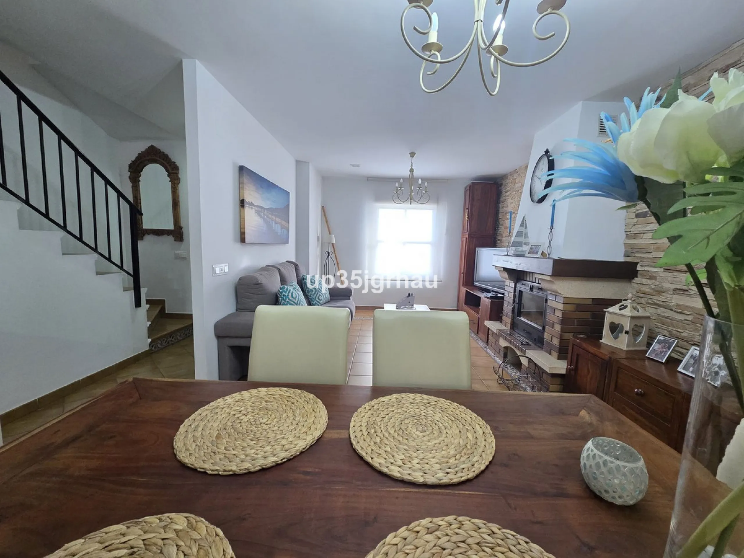 A magnificent 4-bedroom townhouse (195 m2) is for sale in Cancelada. This spacious and bright family home faces south and is located in a quiet and highly sought-after area of ​​Cancelada, ideal for families.