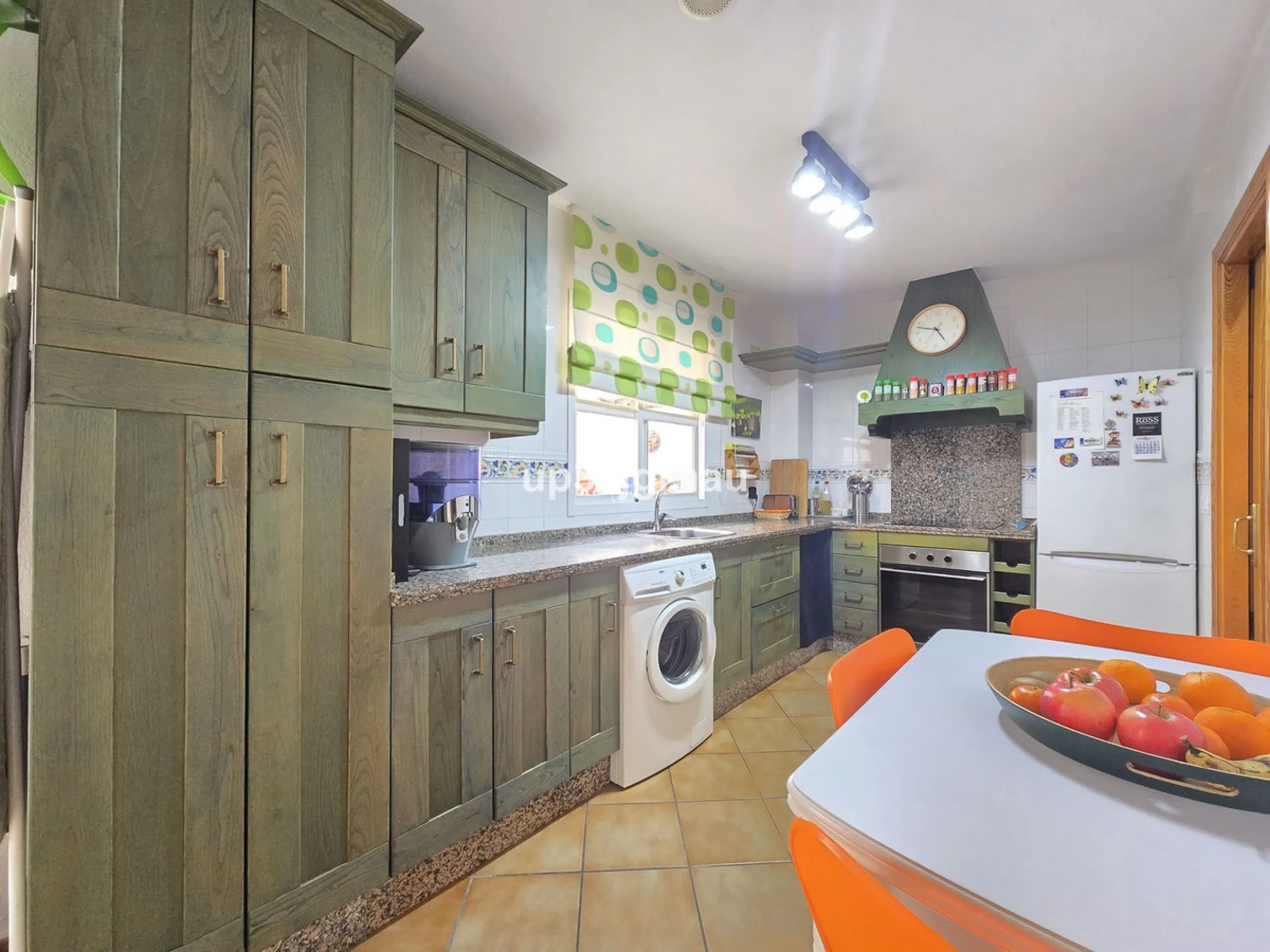 A magnificent 4-bedroom townhouse (195 m2) is for sale in Cancelada. This spacious and bright family home faces south and is located in a quiet and highly sought-after area of ​​Cancelada, ideal for families.