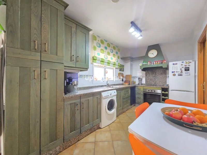 A magnificent 4-bedroom townhouse (195 m2) is for sale in Cancelada. This spacious and bright family home faces south and is located in a quiet and highly sought-after area of ​​Cancelada, ideal for families.