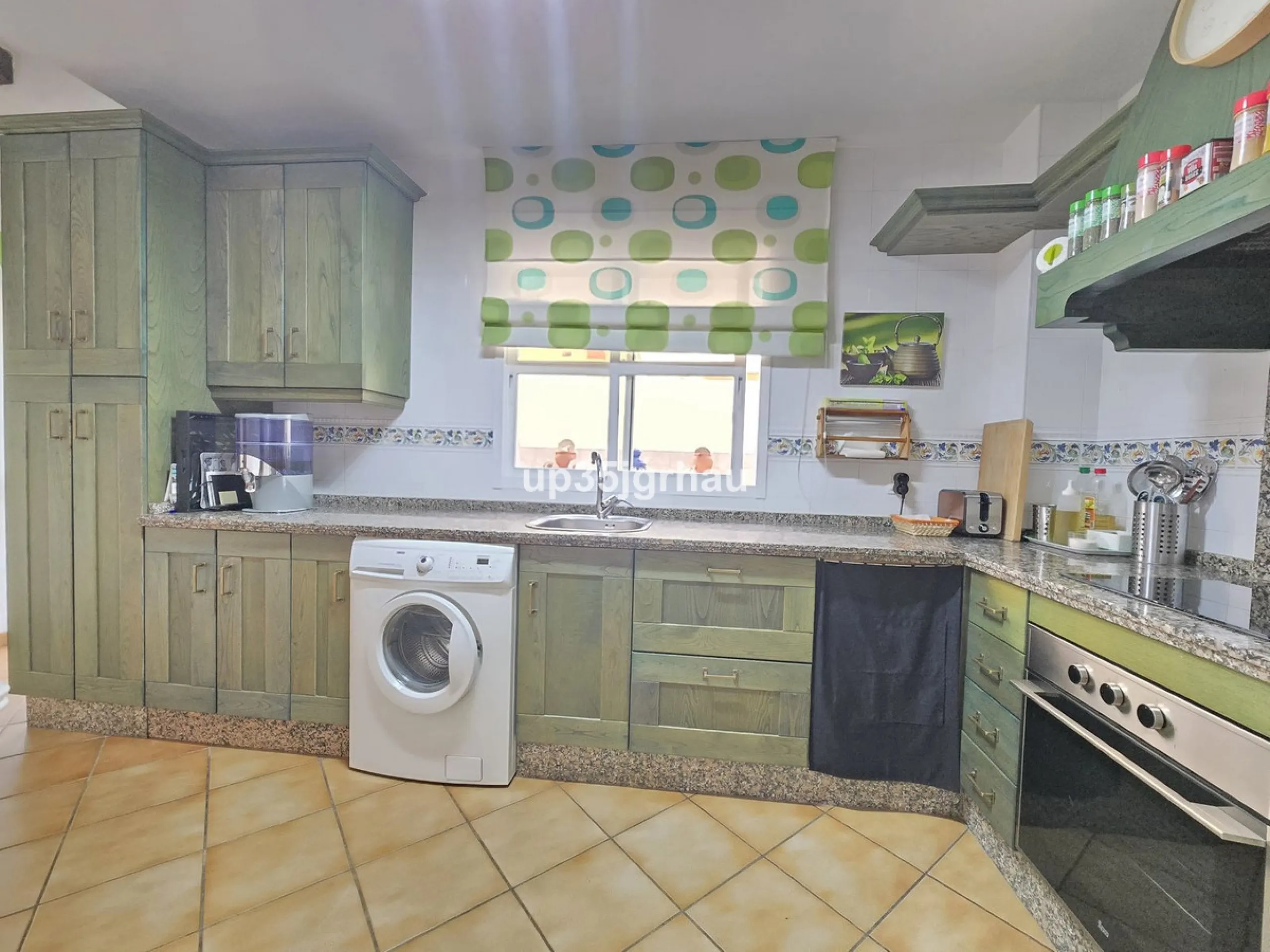 A magnificent 4-bedroom townhouse (195 m2) is for sale in Cancelada. This spacious and bright family home faces south and is located in a quiet and highly sought-after area of ​​Cancelada, ideal for families.