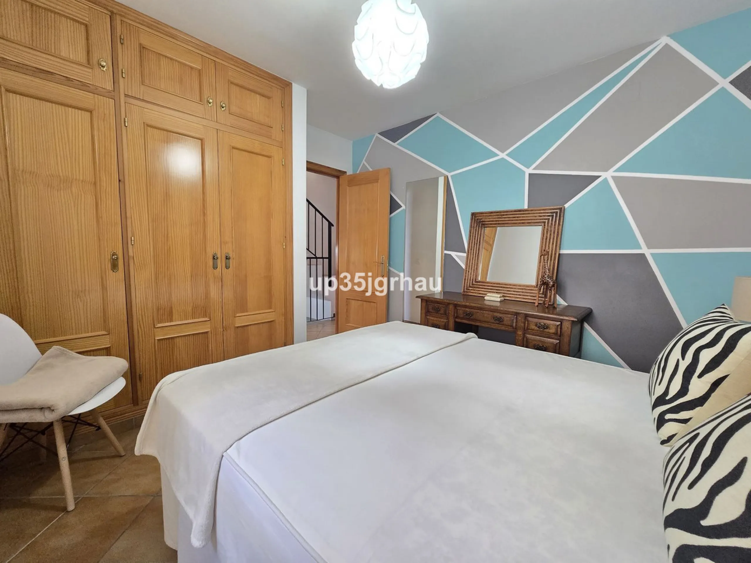 A magnificent 4-bedroom townhouse (195 m2) is for sale in Cancelada. This spacious and bright family home faces south and is located in a quiet and highly sought-after area of ​​Cancelada, ideal for families.