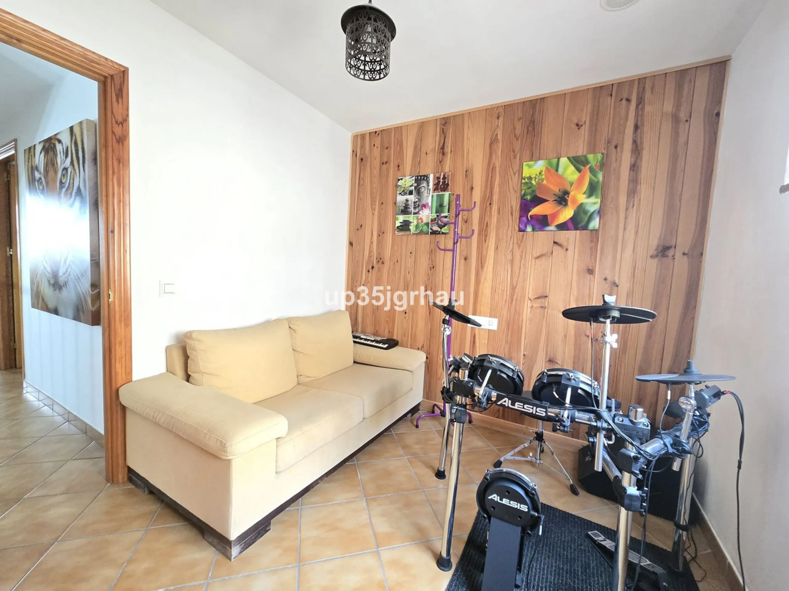 A magnificent 4-bedroom townhouse (195 m2) is for sale in Cancelada. This spacious and bright family home faces south and is located in a quiet and highly sought-after area of ​​Cancelada, ideal for families.