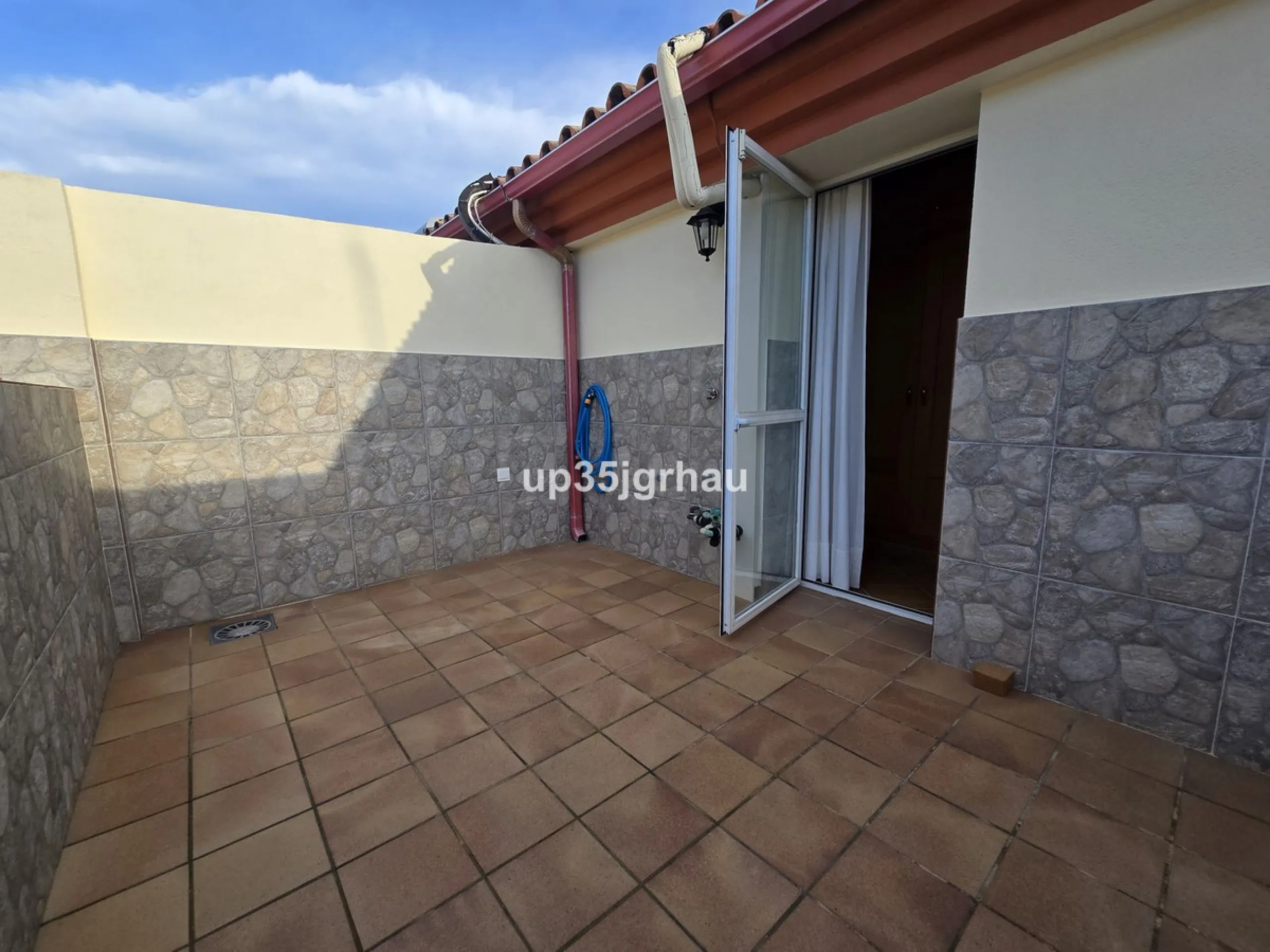 A magnificent 4-bedroom townhouse (195 m2) is for sale in Cancelada. This spacious and bright family home faces south and is located in a quiet and highly sought-after area of ​​Cancelada, ideal for families.