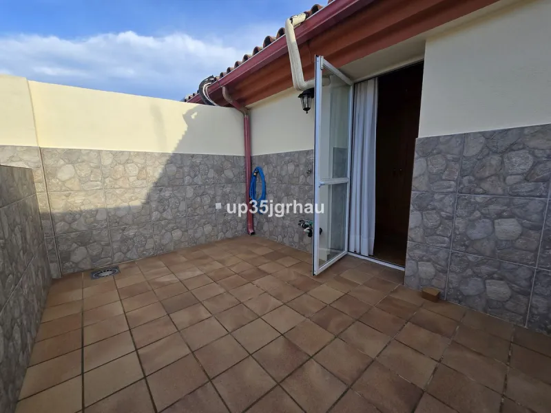 A magnificent 4-bedroom townhouse (195 m2) is for sale in Cancelada. This spacious and bright family home faces south and is located in a quiet and highly sought-after area of ​​Cancelada, ideal for families.