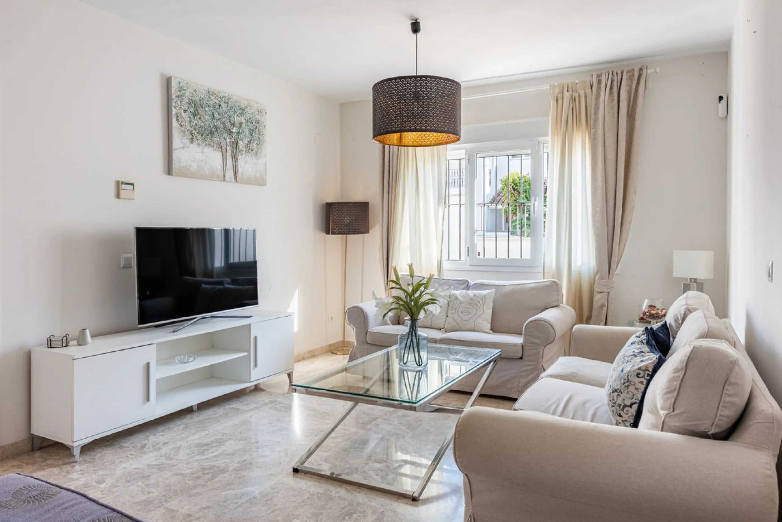 Bright CORNER Semi-Detached Home in Los Naranjos de Marbella, Just 1.5 km from the Beach and Puerto Banús