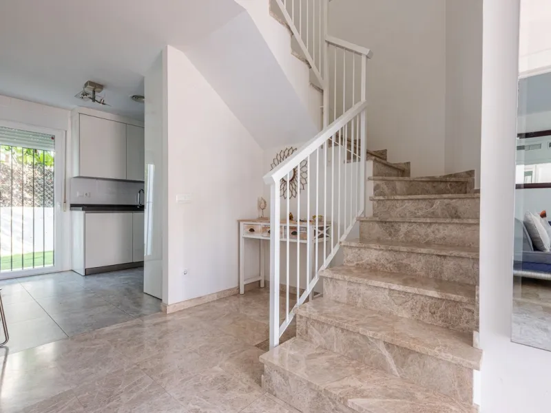 Bright CORNER Semi-Detached Home in Los Naranjos de Marbella, Just 1.5 km from the Beach and Puerto Banús