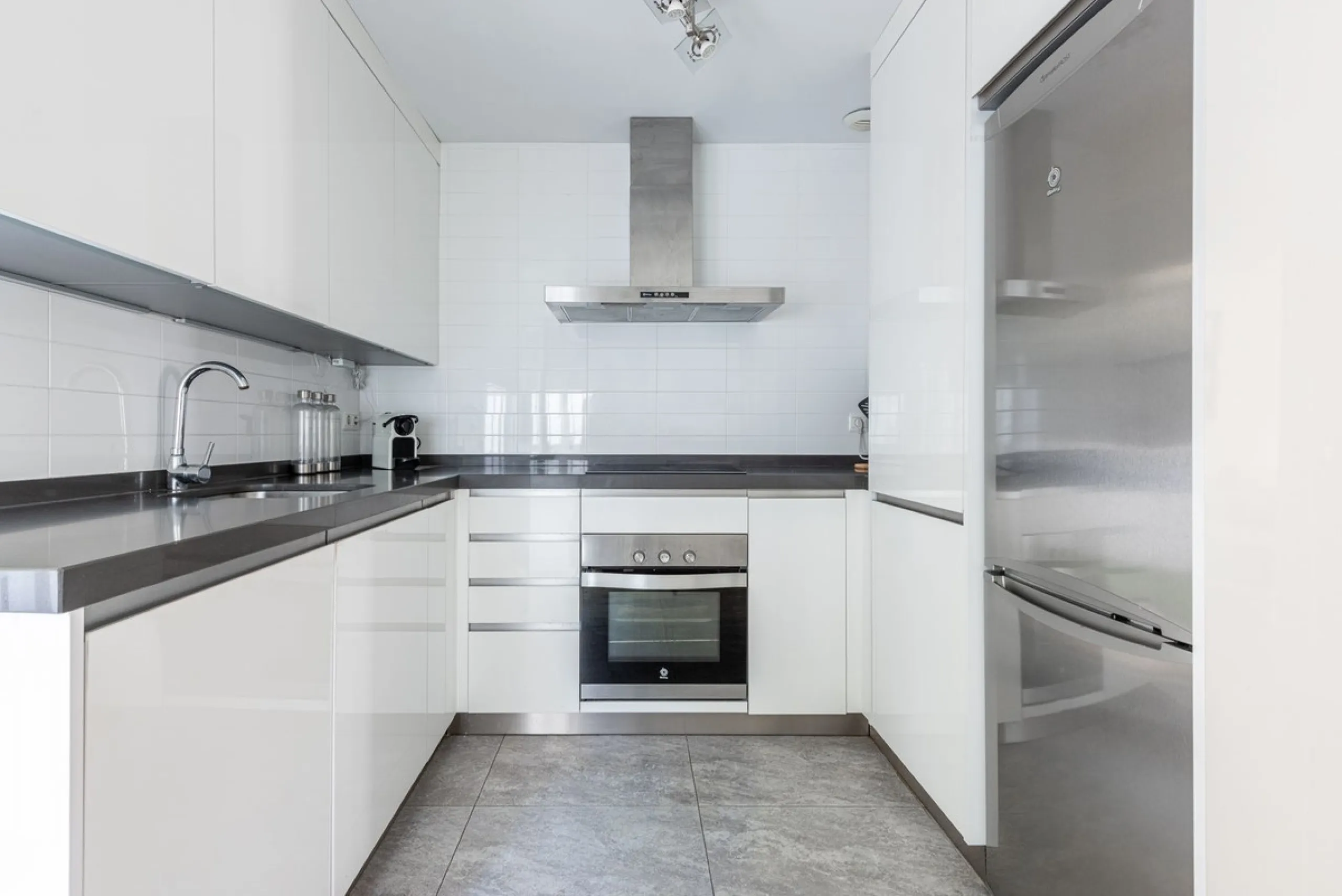 Bright CORNER Semi-Detached Home in Los Naranjos de Marbella, Just 1.5 km from the Beach and Puerto Banús