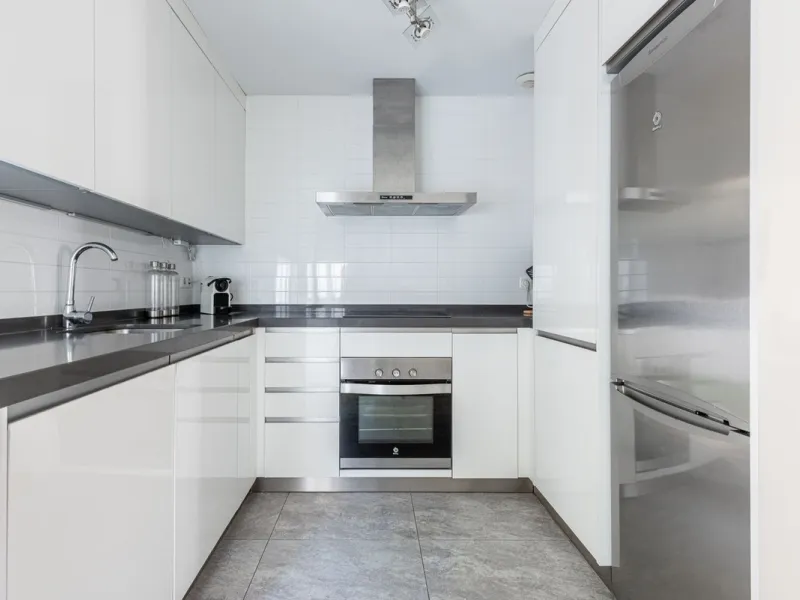 Bright CORNER Semi-Detached Home in Los Naranjos de Marbella, Just 1.5 km from the Beach and Puerto Banús