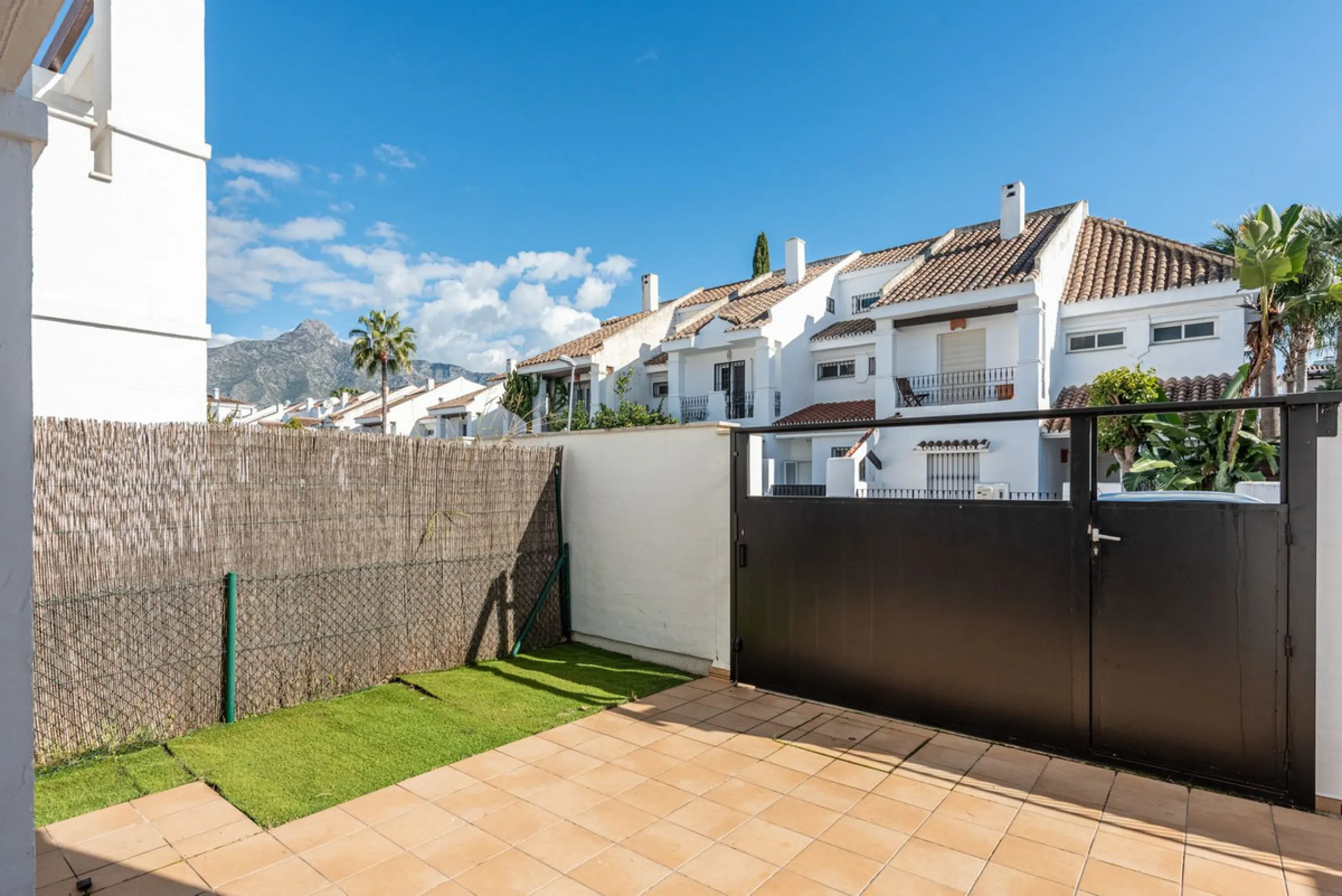 Bright CORNER Semi-Detached Home in Los Naranjos de Marbella, Just 1.5 km from the Beach and Puerto Banús