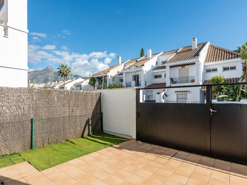 Bright CORNER Semi-Detached Home in Los Naranjos de Marbella, Just 1.5 km from the Beach and Puerto Banús