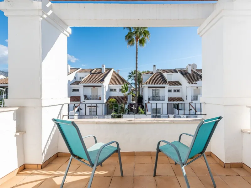 Bright CORNER Semi-Detached Home in Los Naranjos de Marbella, Just 1.5 km from the Beach and Puerto Banús