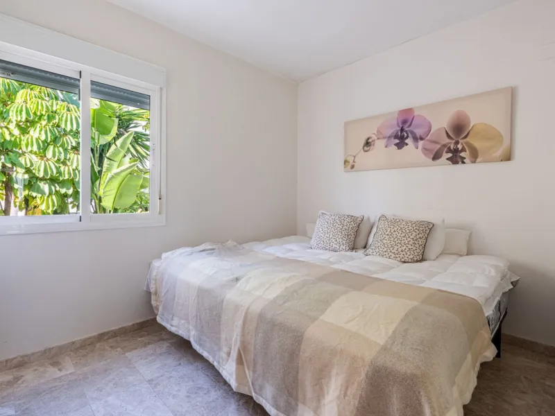 Bright CORNER Semi-Detached Home in Los Naranjos de Marbella, Just 1.5 km from the Beach and Puerto Banús