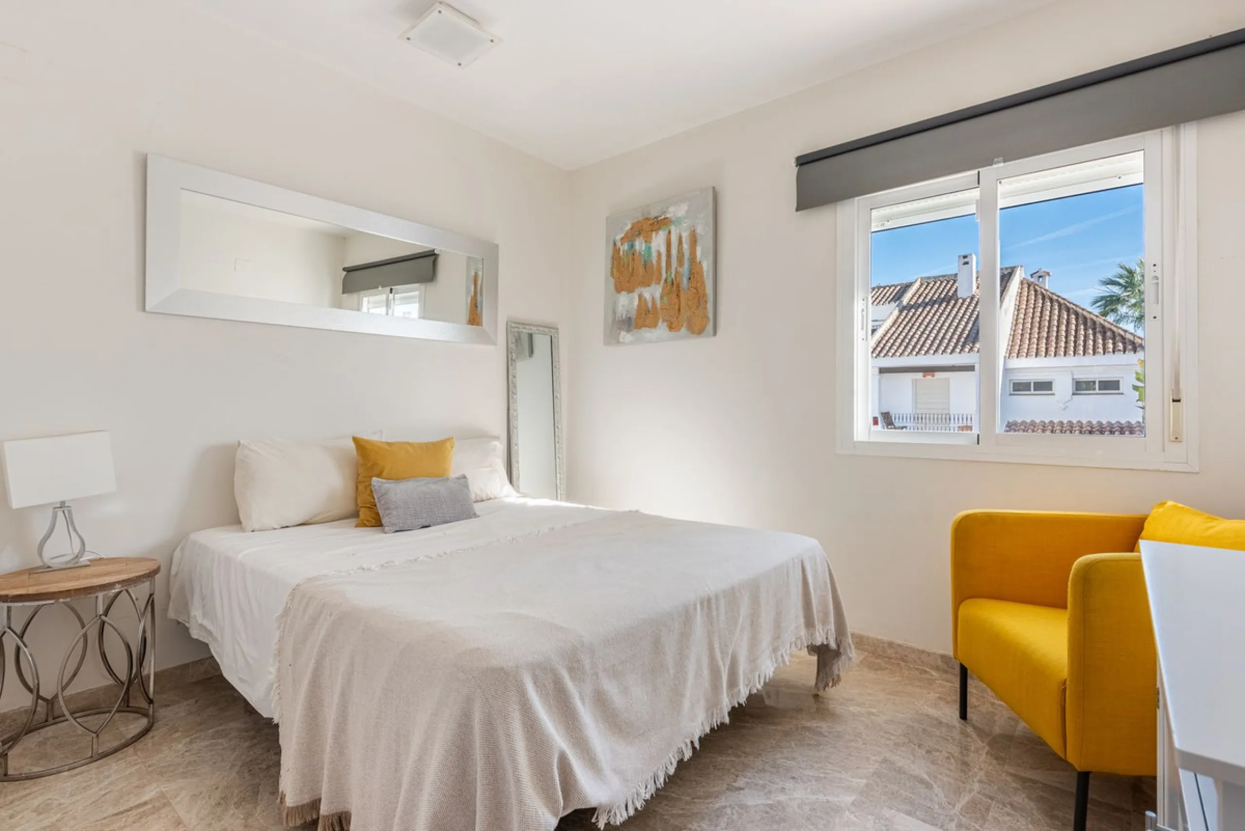 Bright CORNER Semi-Detached Home in Los Naranjos de Marbella, Just 1.5 km from the Beach and Puerto Banús