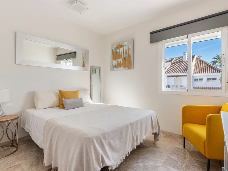 Bright CORNER Semi-Detached Home in Los Naranjos de Marbella, Just 1.5 km from the Beach and Puerto Banús