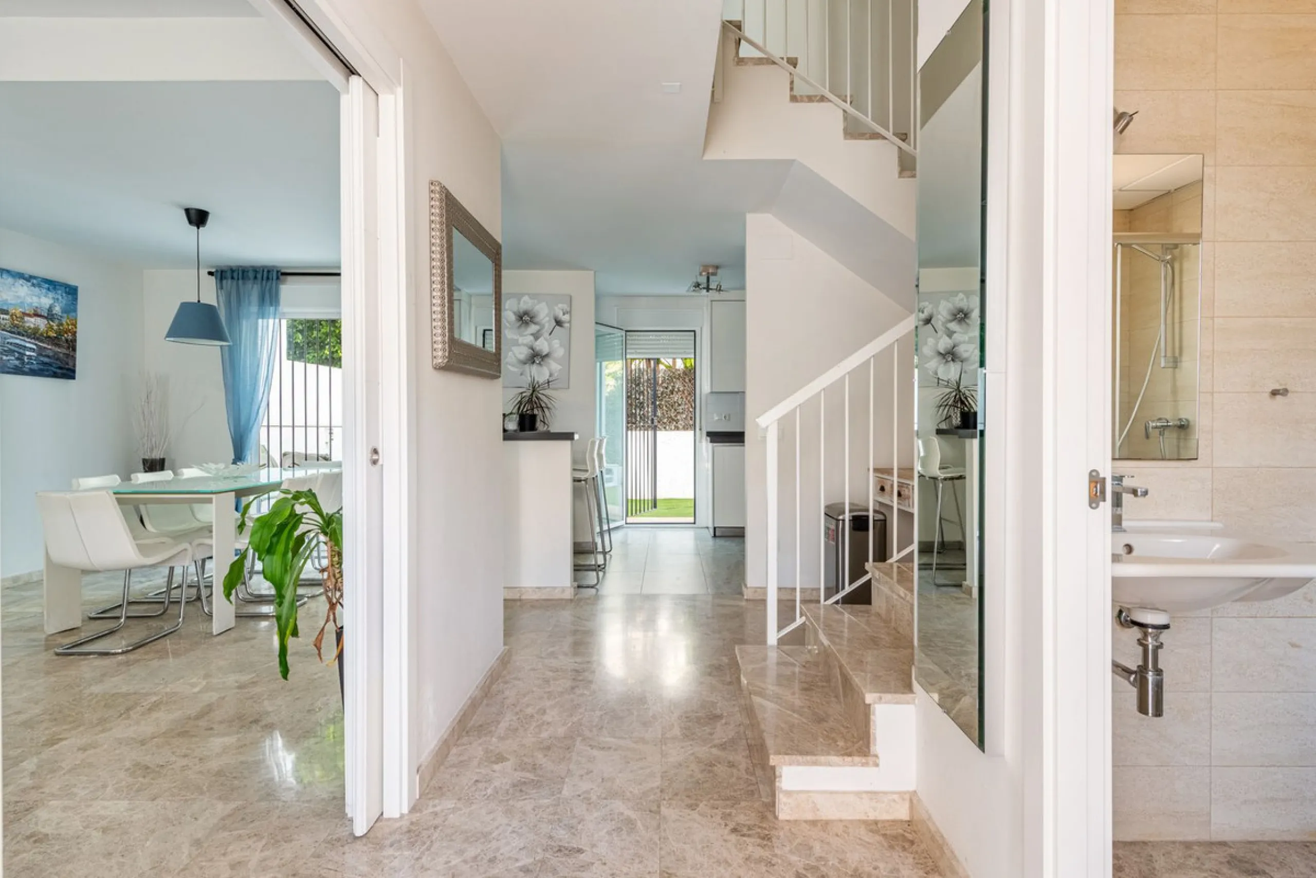 Bright CORNER Semi-Detached Home in Los Naranjos de Marbella, Just 1.5 km from the Beach and Puerto Banús