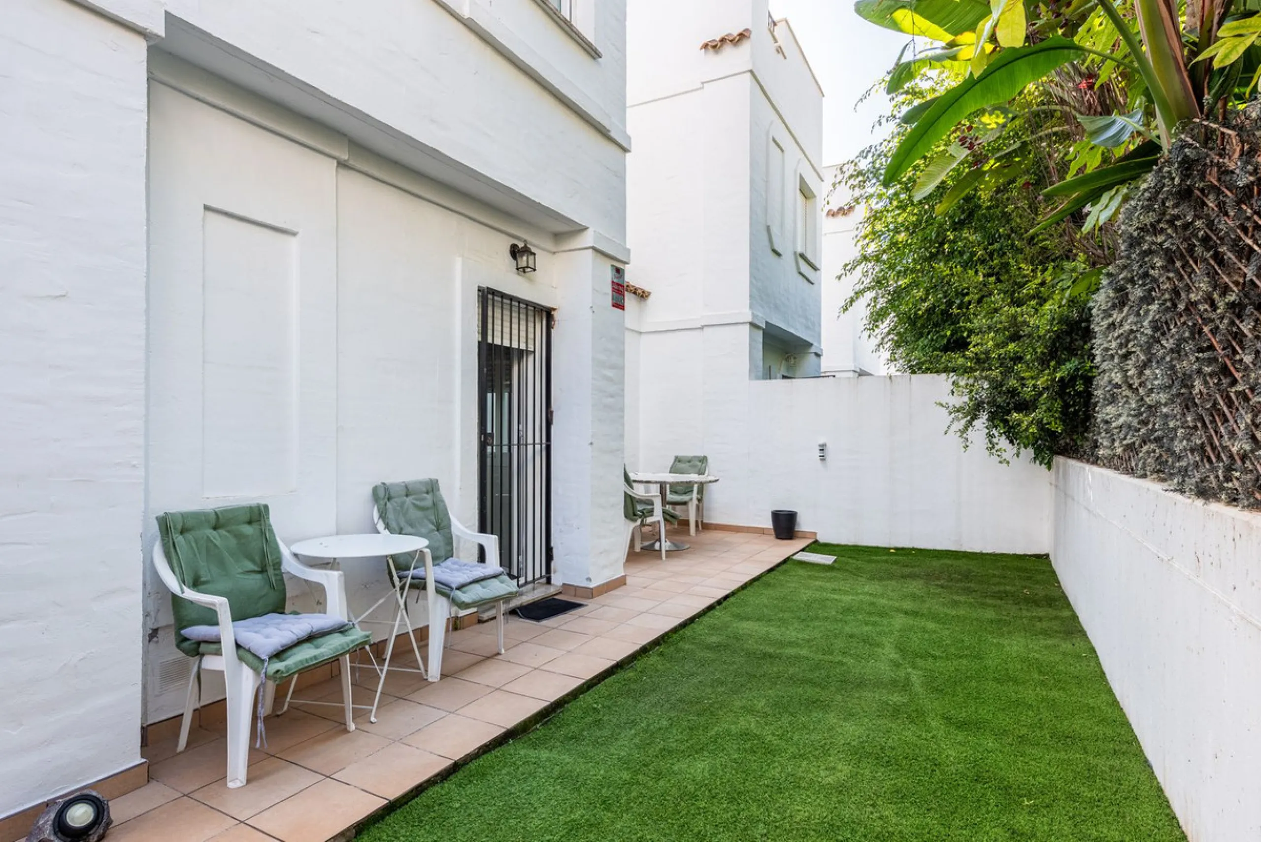 Bright CORNER Semi-Detached Home in Los Naranjos de Marbella, Just 1.5 km from the Beach and Puerto Banús